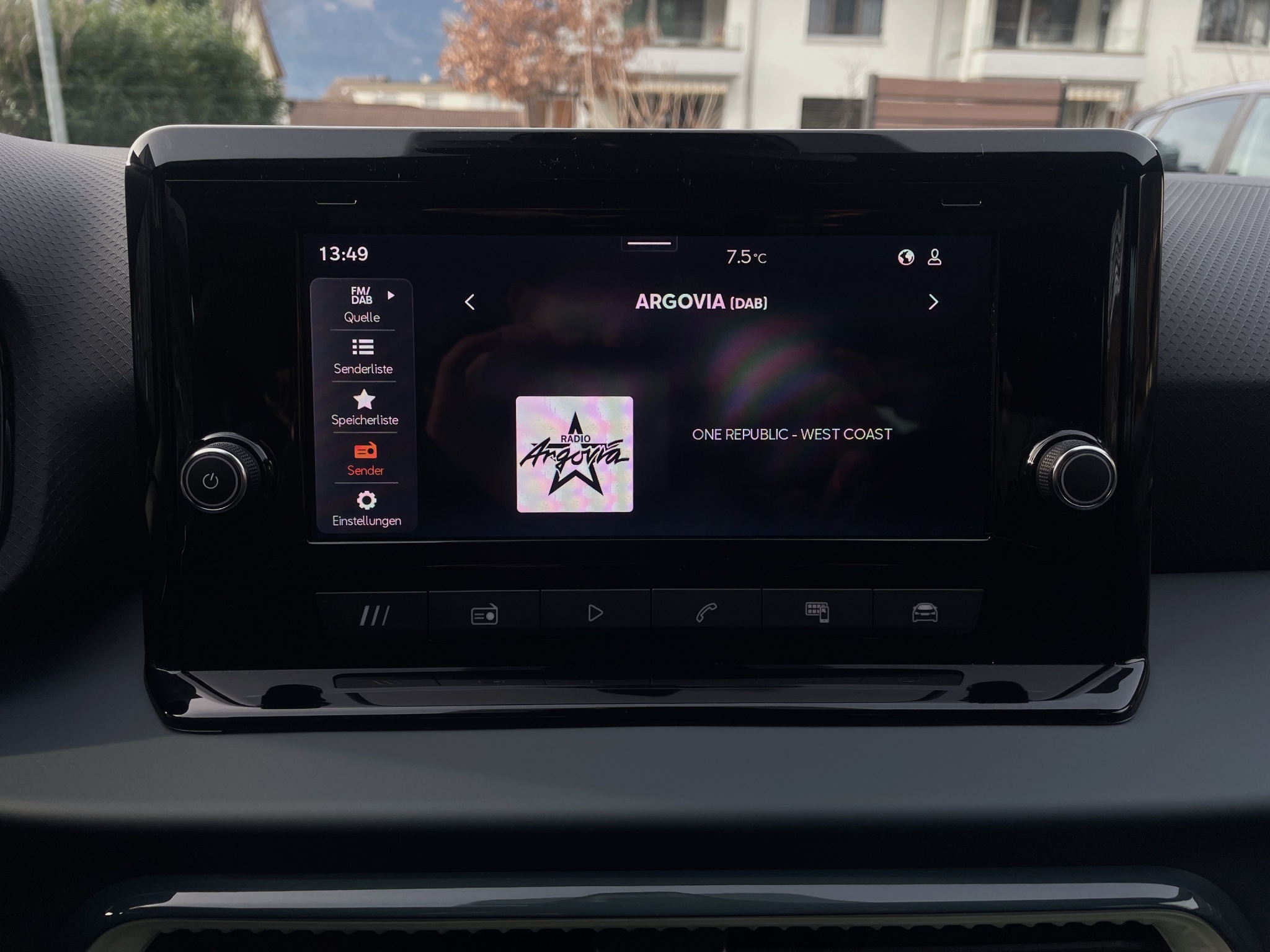 listing desktop thumbnail image 25