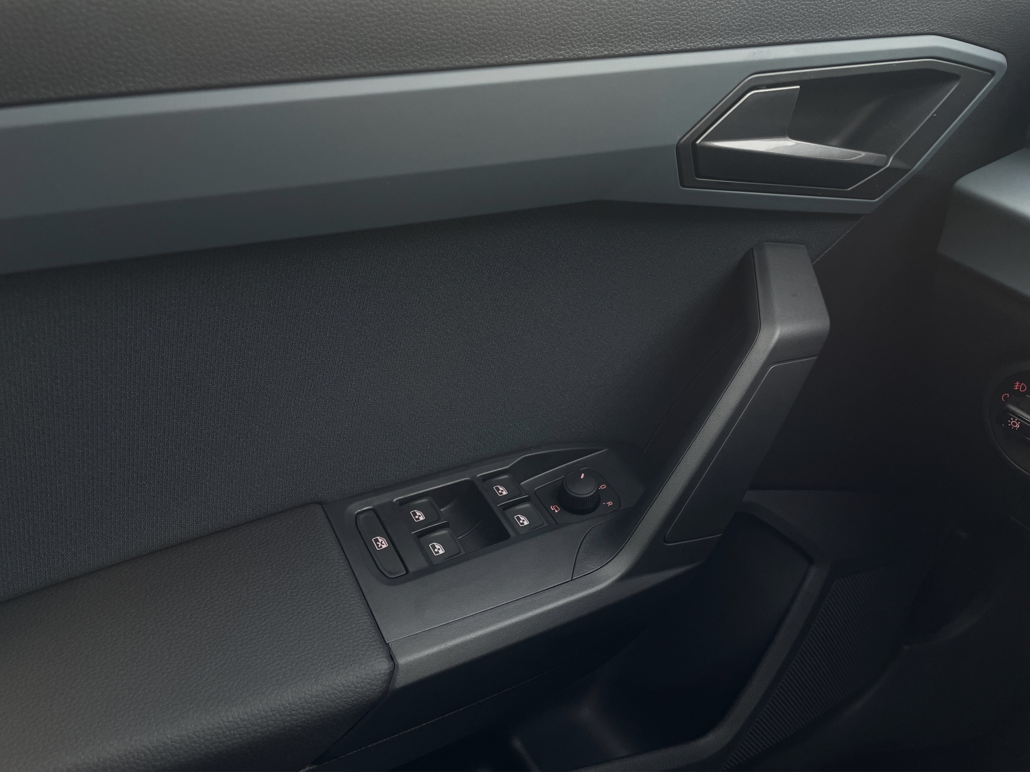 listing desktop thumbnail image 11