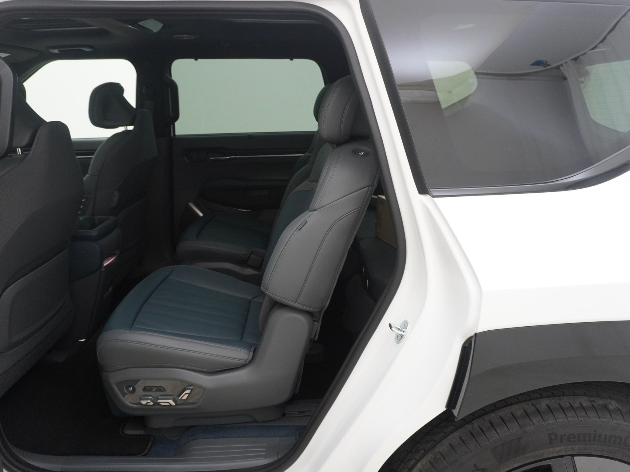 listing desktop thumbnail image 14