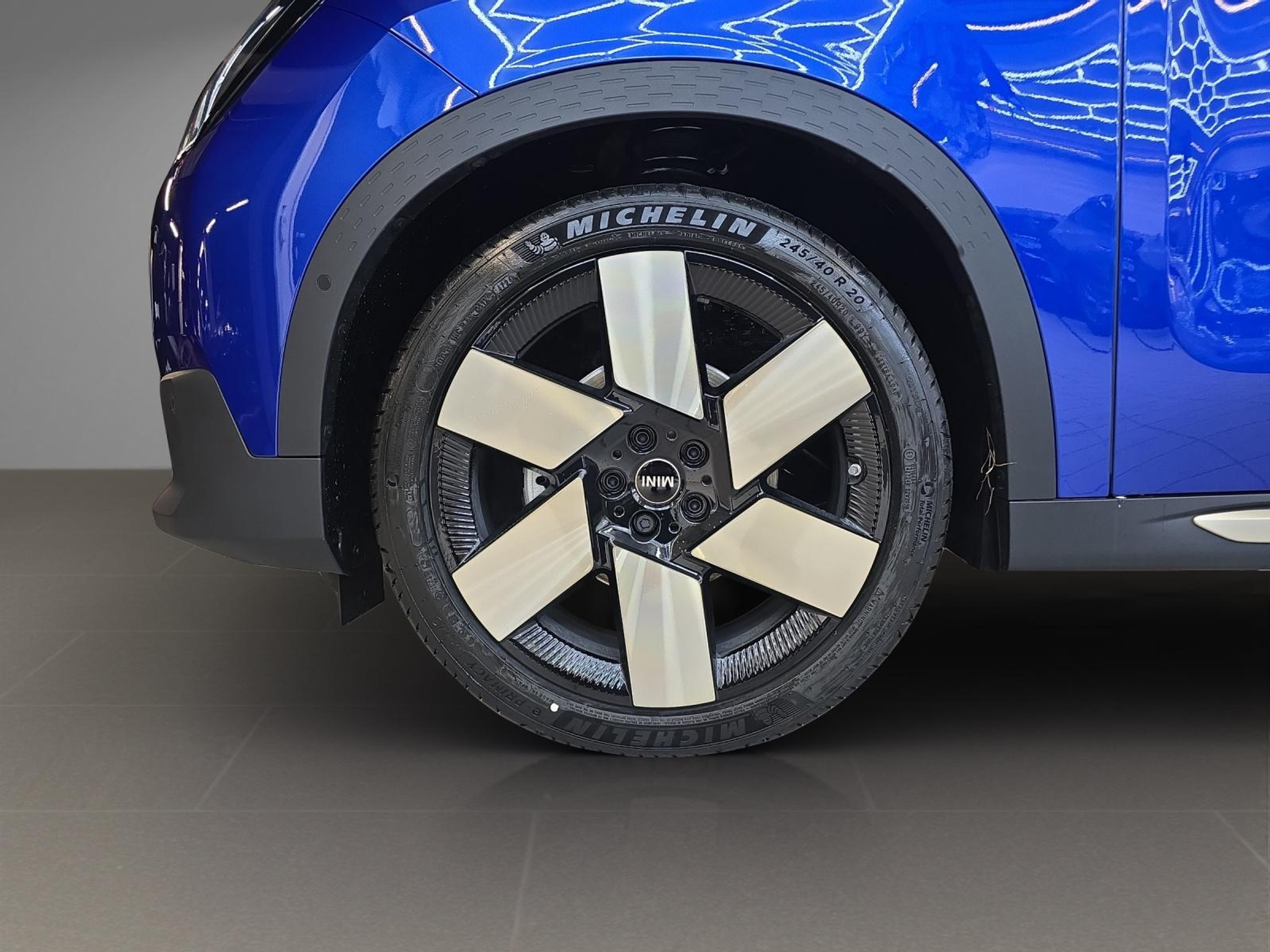 listing desktop thumbnail image 8