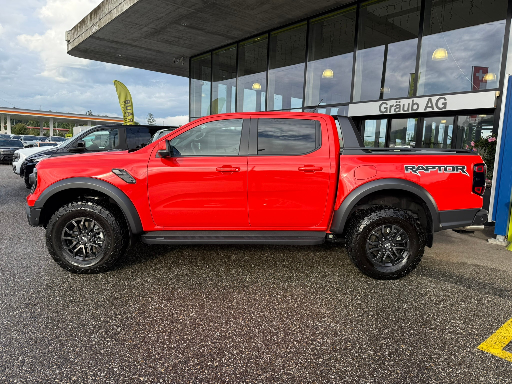 listing desktop thumbnail image 3