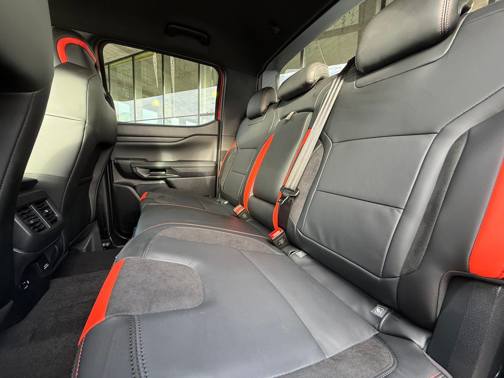 listing desktop thumbnail image 8