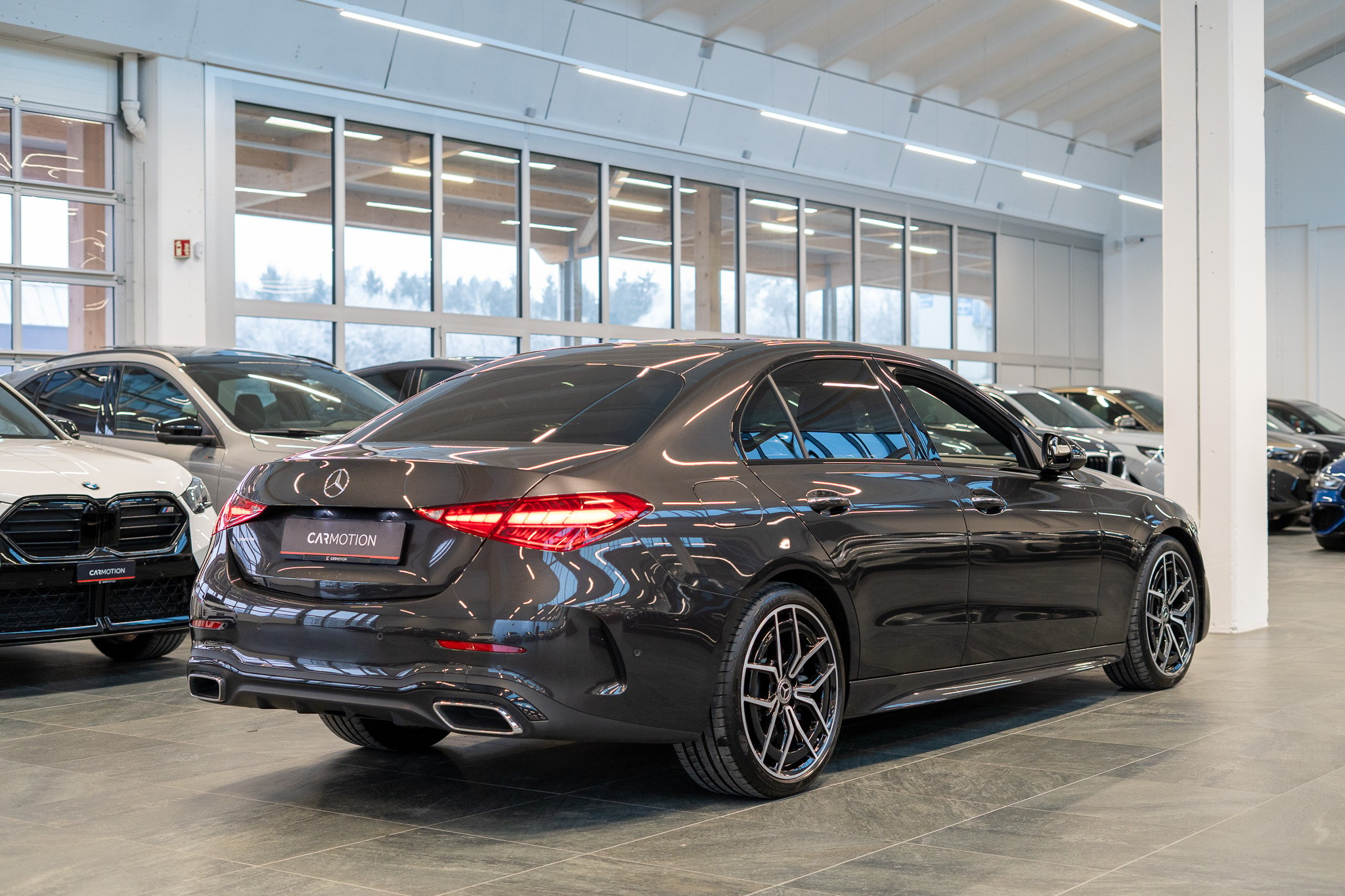 listing desktop thumbnail image 3