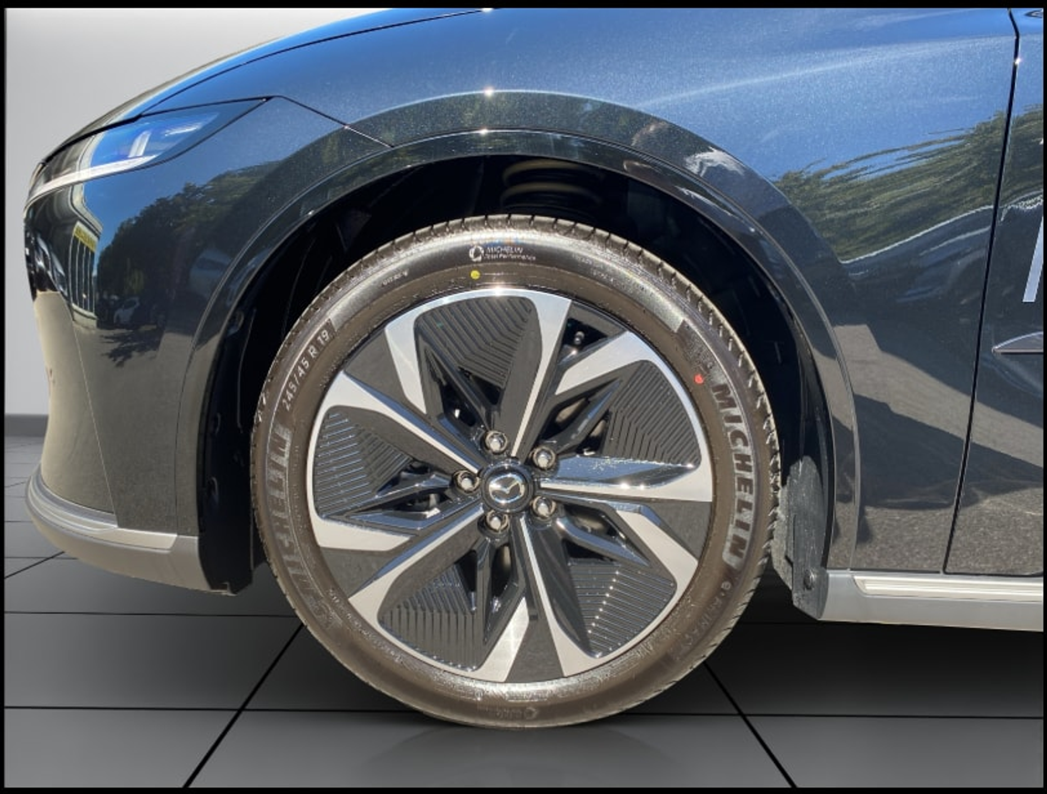 listing desktop thumbnail image 3