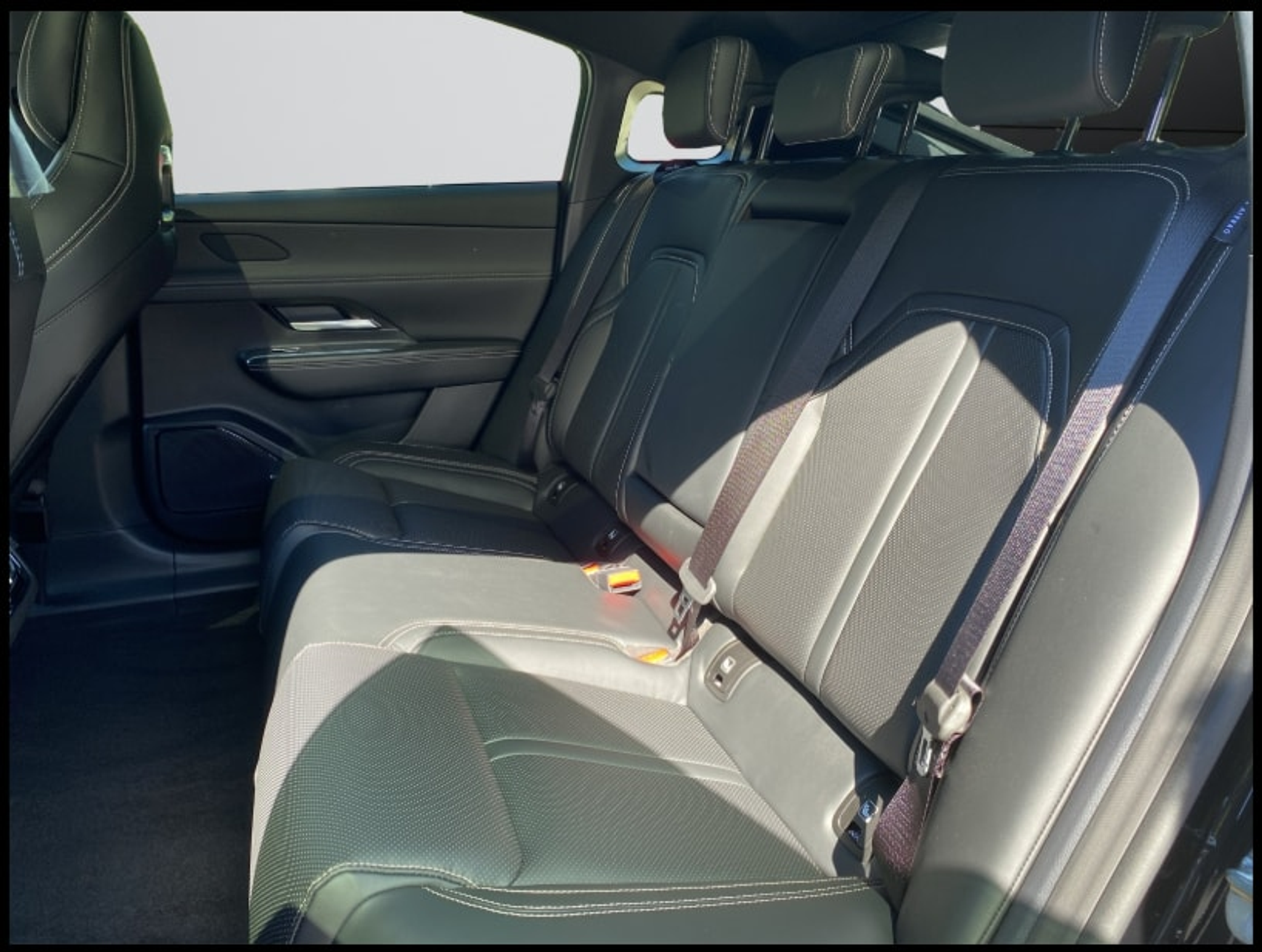 listing desktop thumbnail image 6