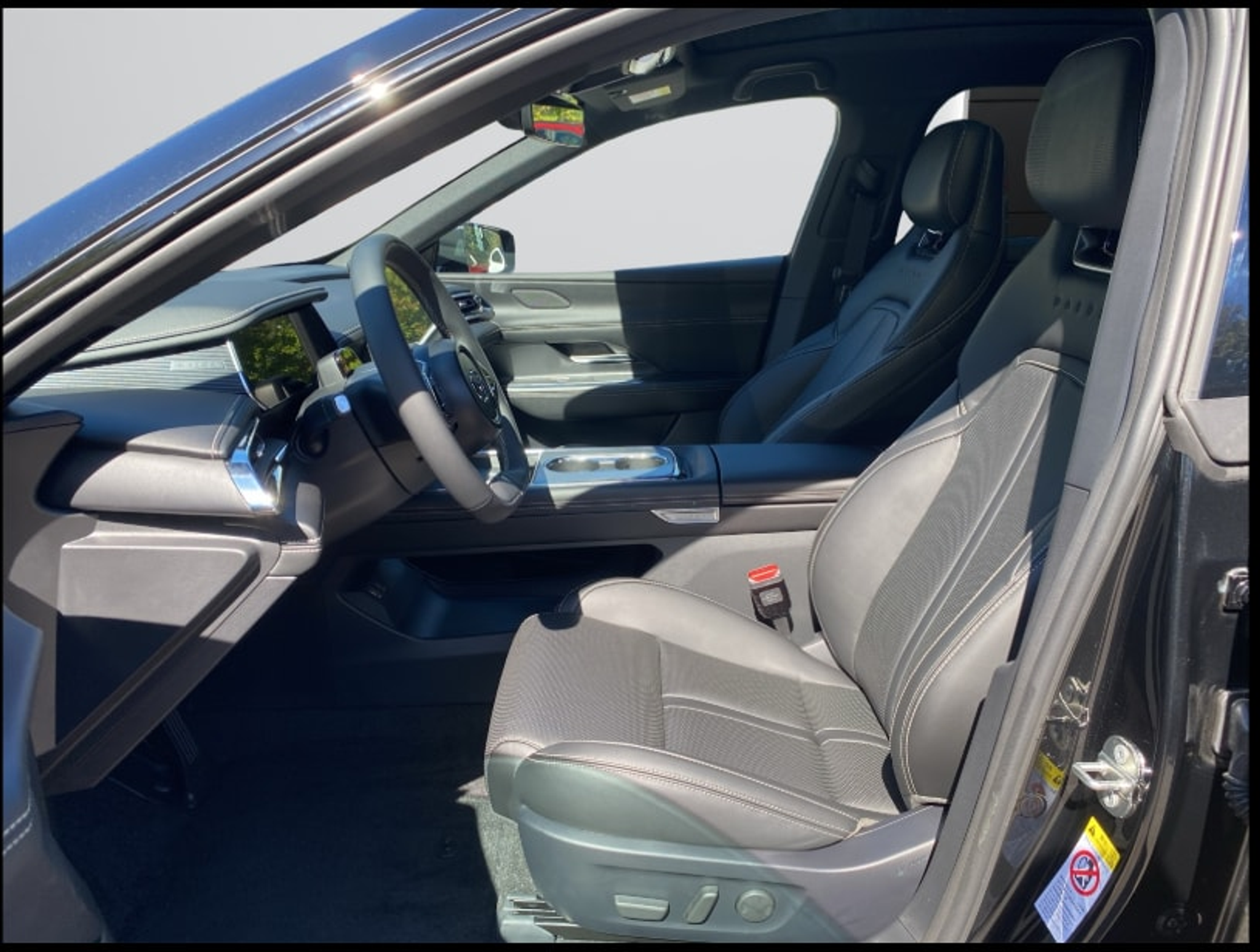 listing desktop thumbnail image 4