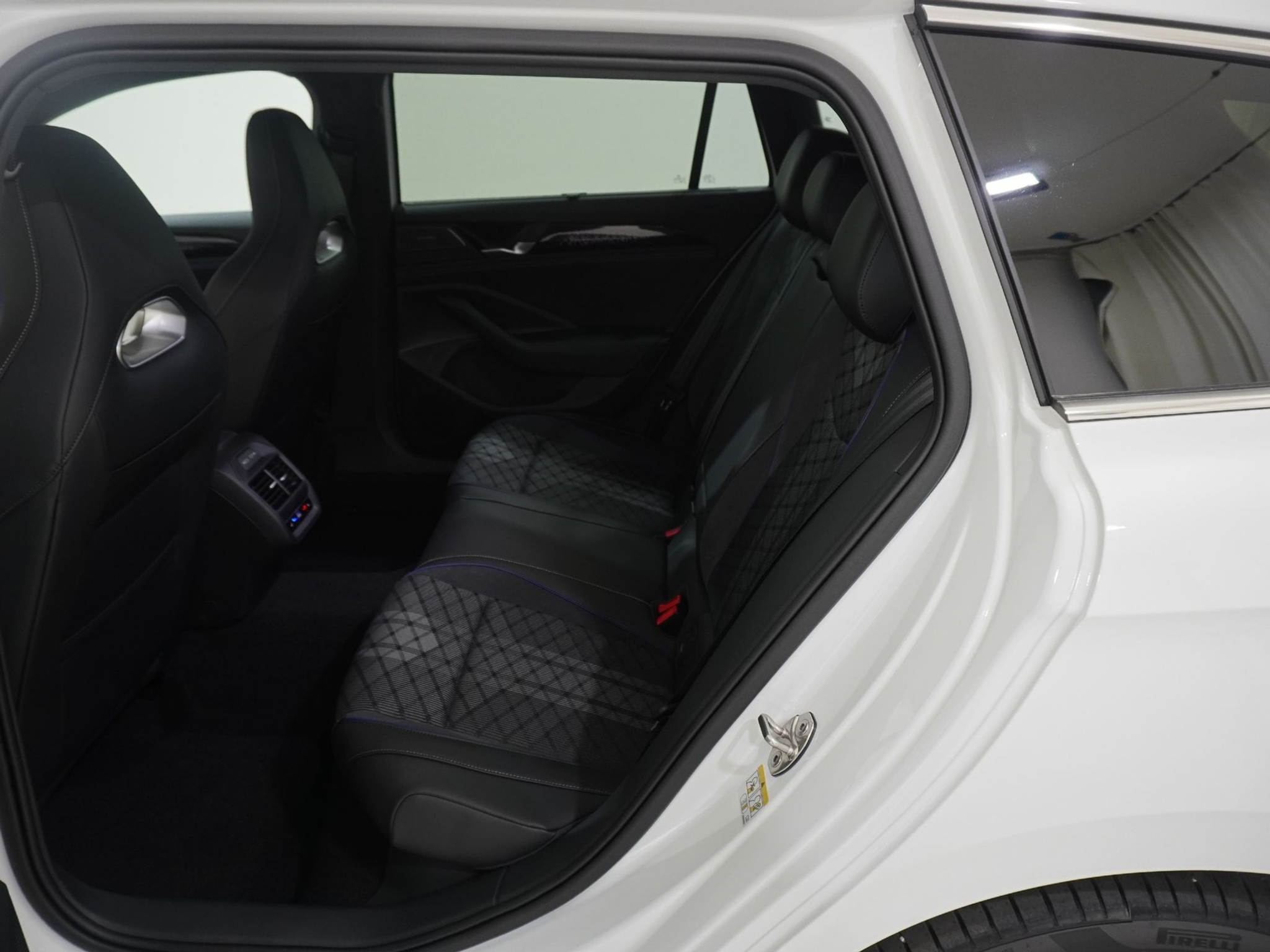 listing desktop thumbnail image 14