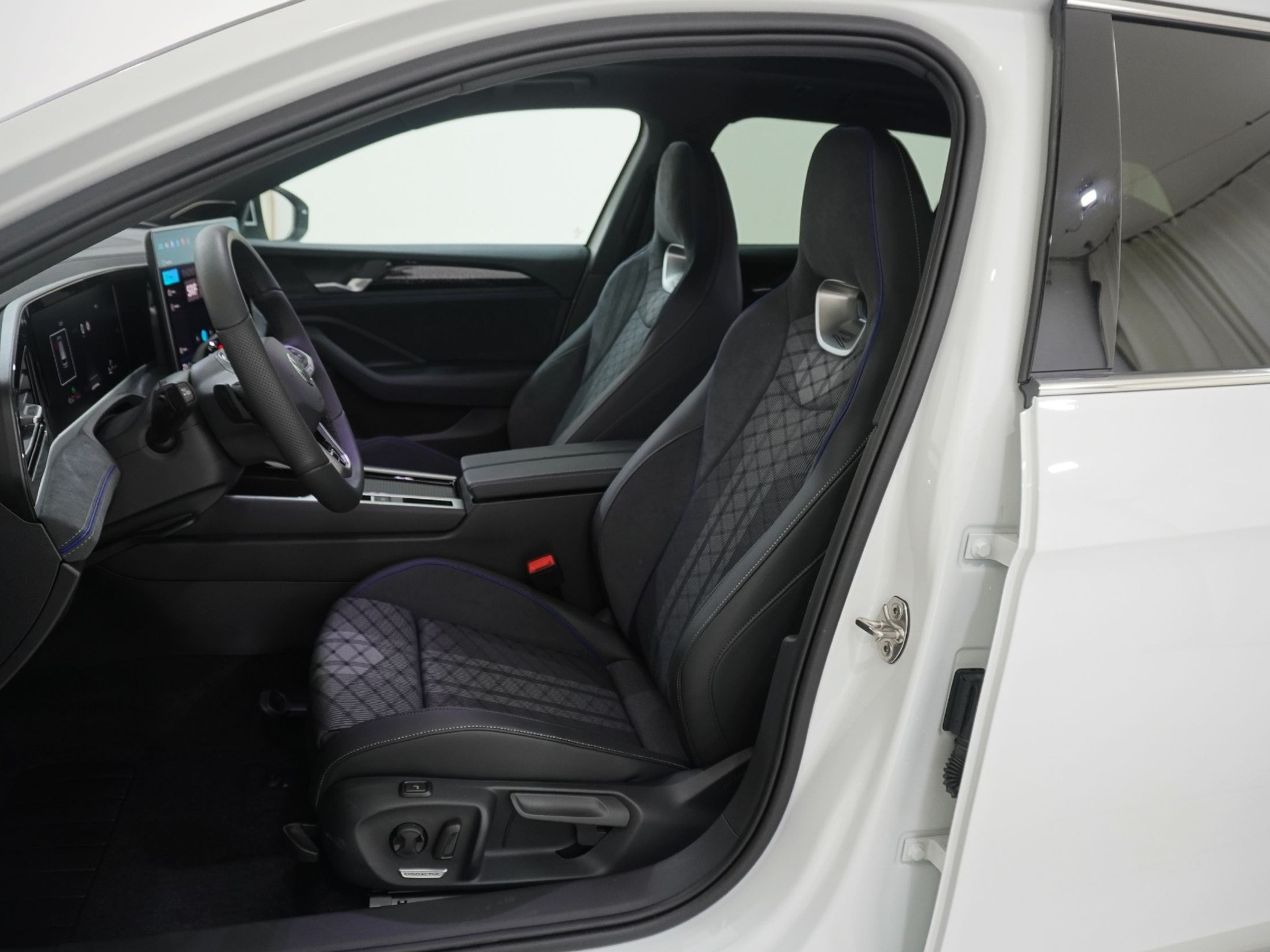 listing desktop thumbnail image 12