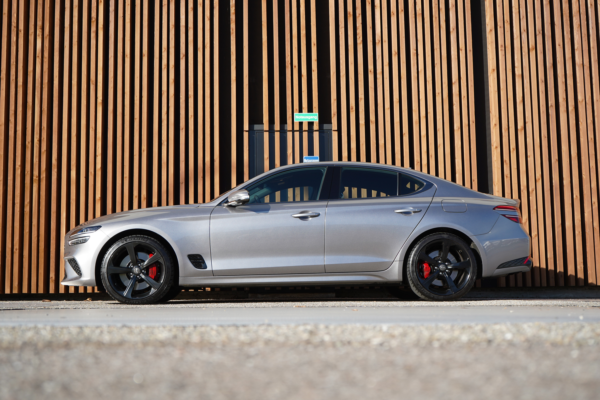 listing desktop thumbnail image 3