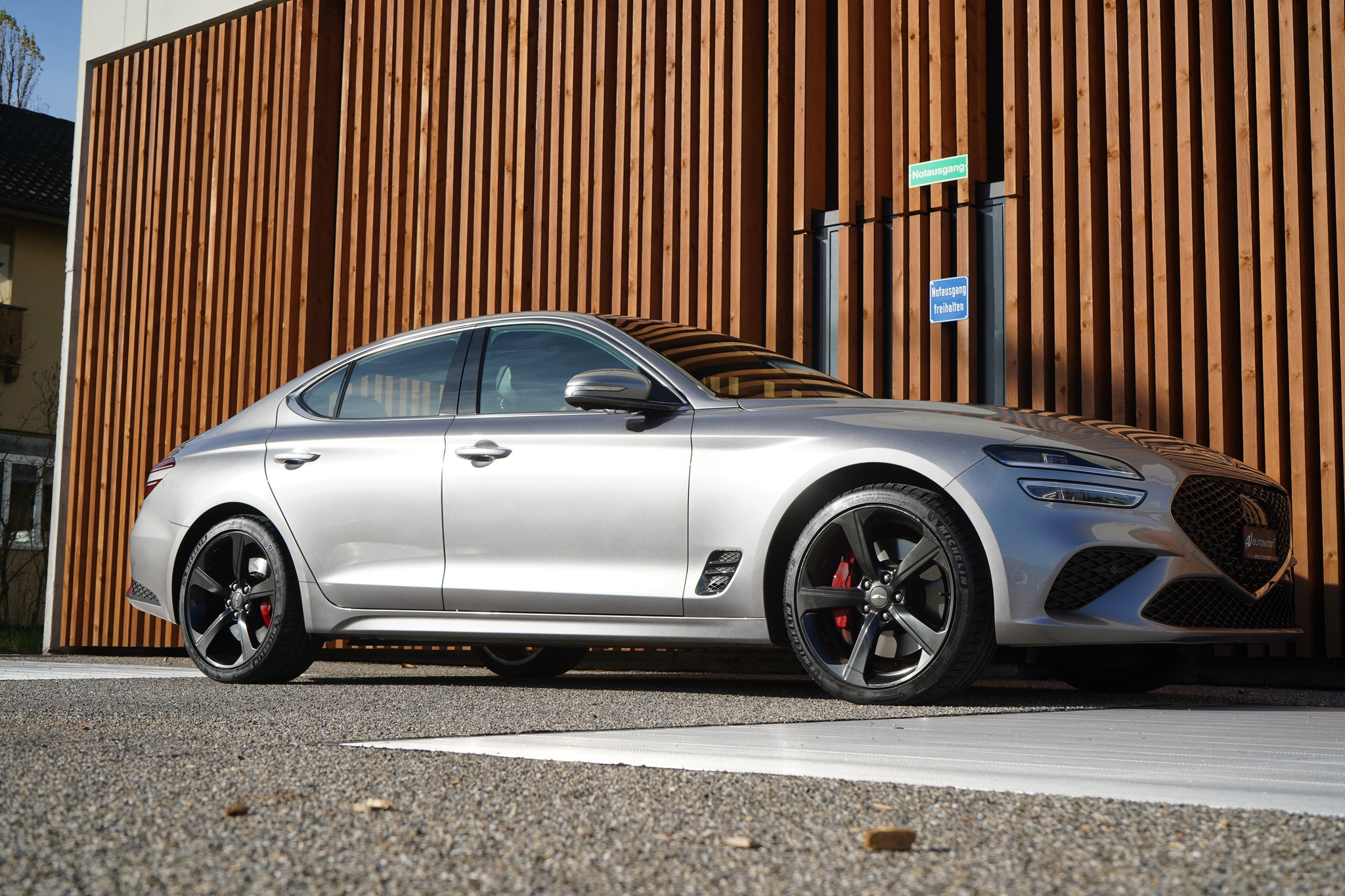 listing desktop thumbnail image 11