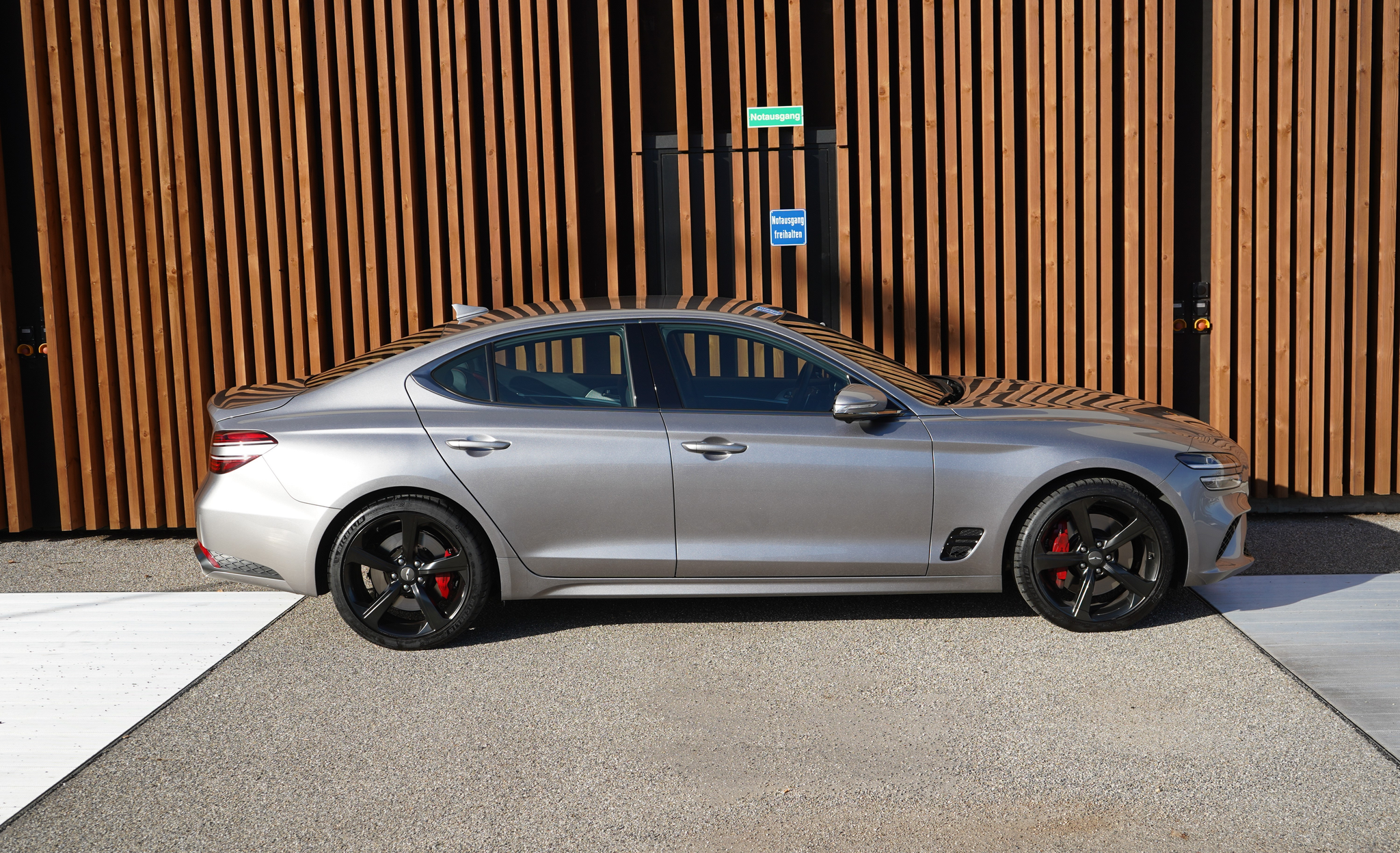 listing desktop thumbnail image 4