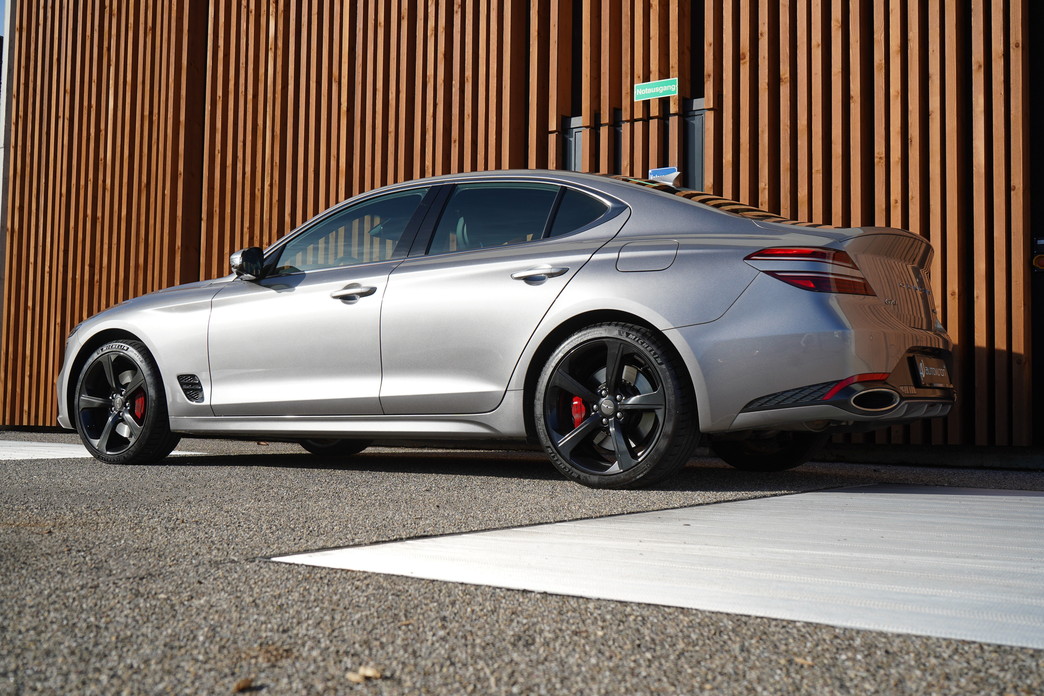 listing desktop thumbnail image 8