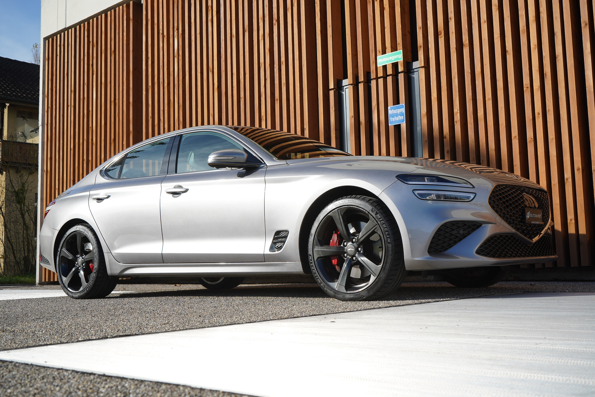 listing desktop thumbnail image 13