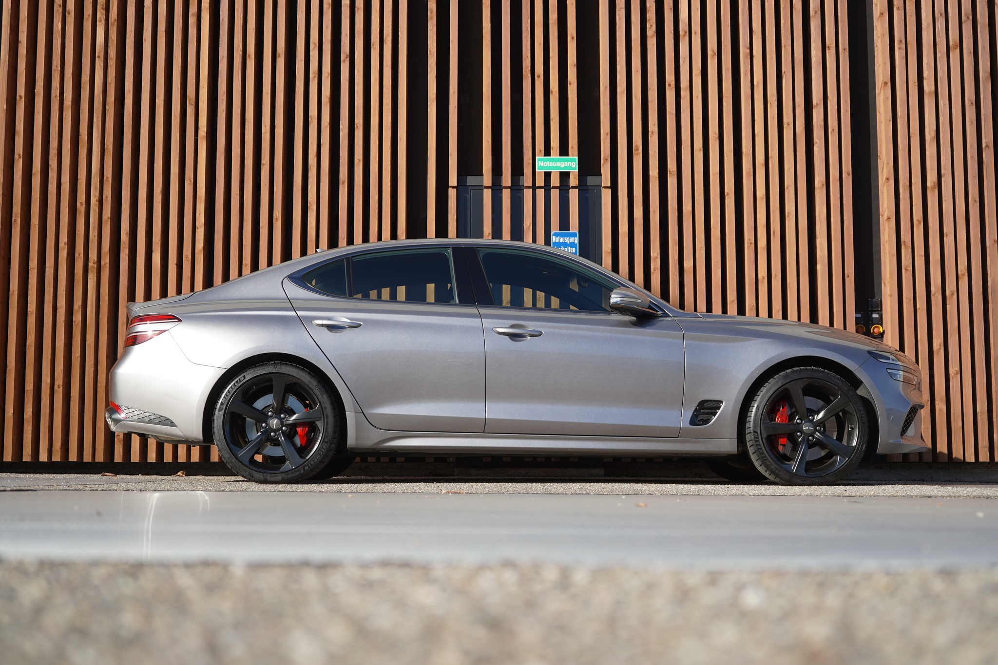 listing desktop thumbnail image 2