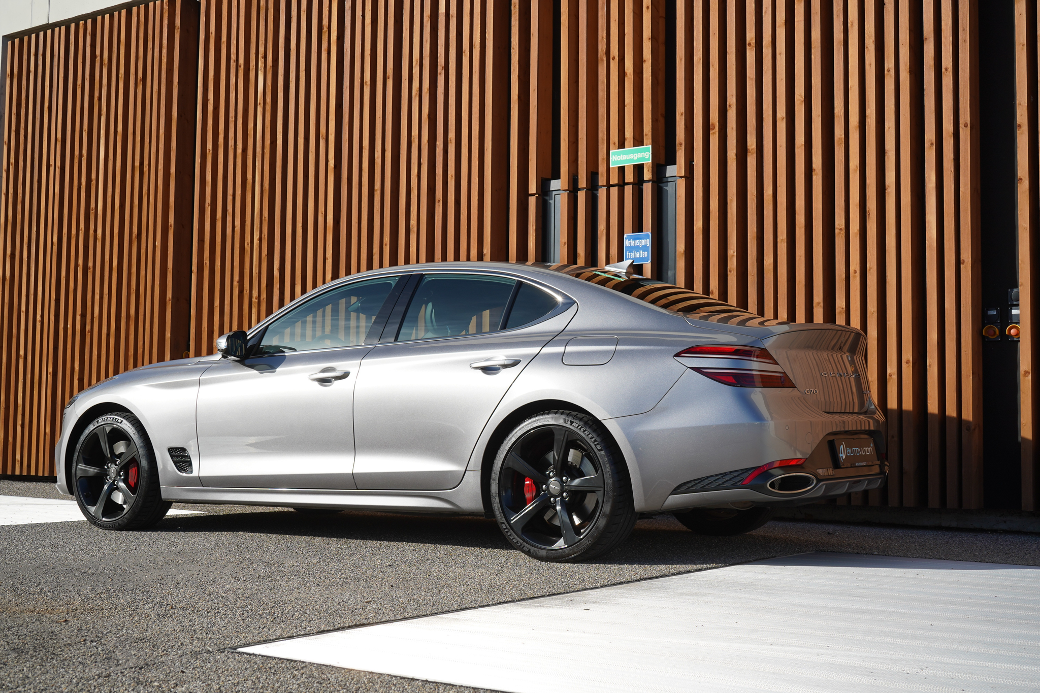 listing desktop thumbnail image 6