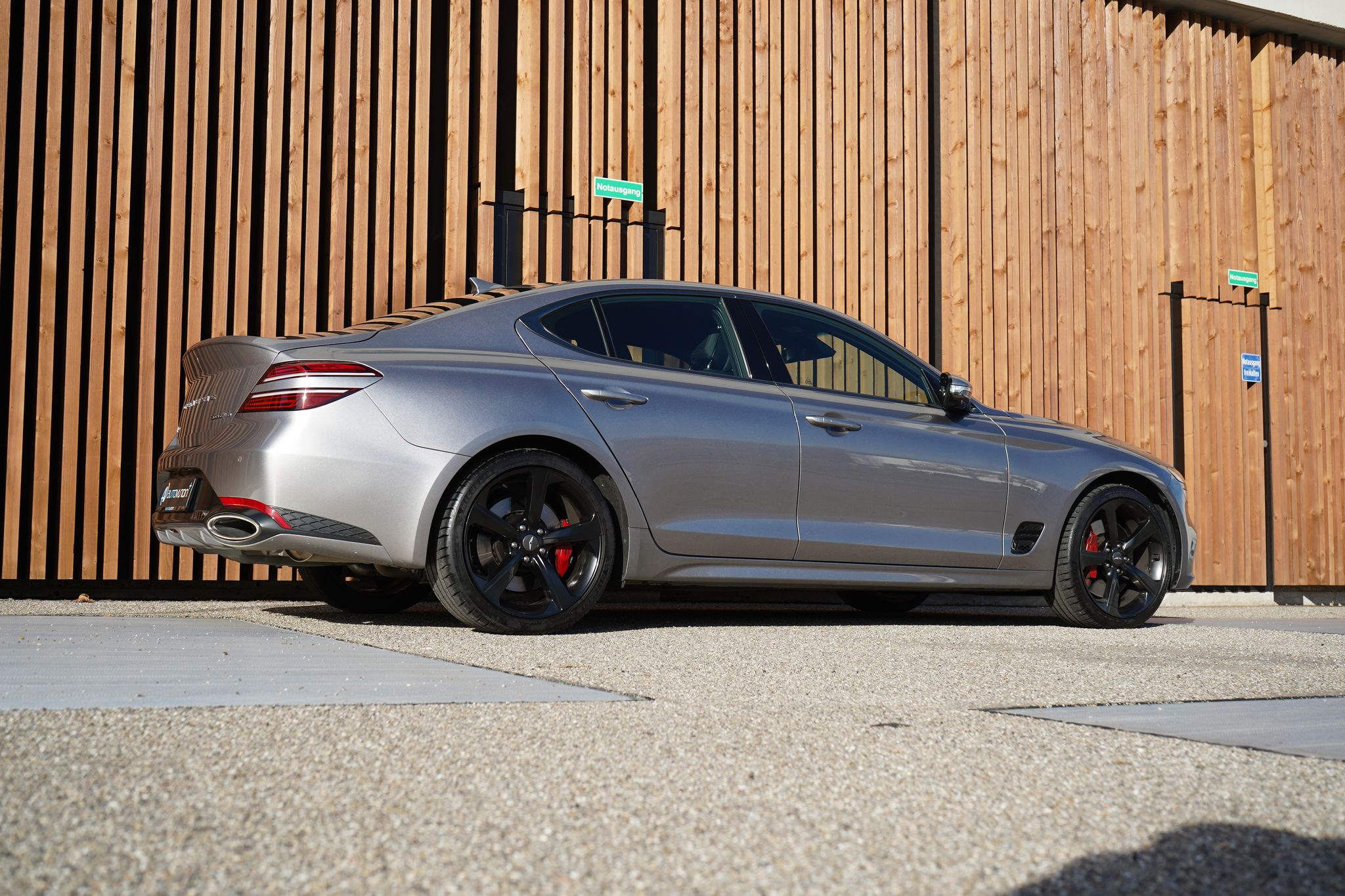 listing desktop thumbnail image 10