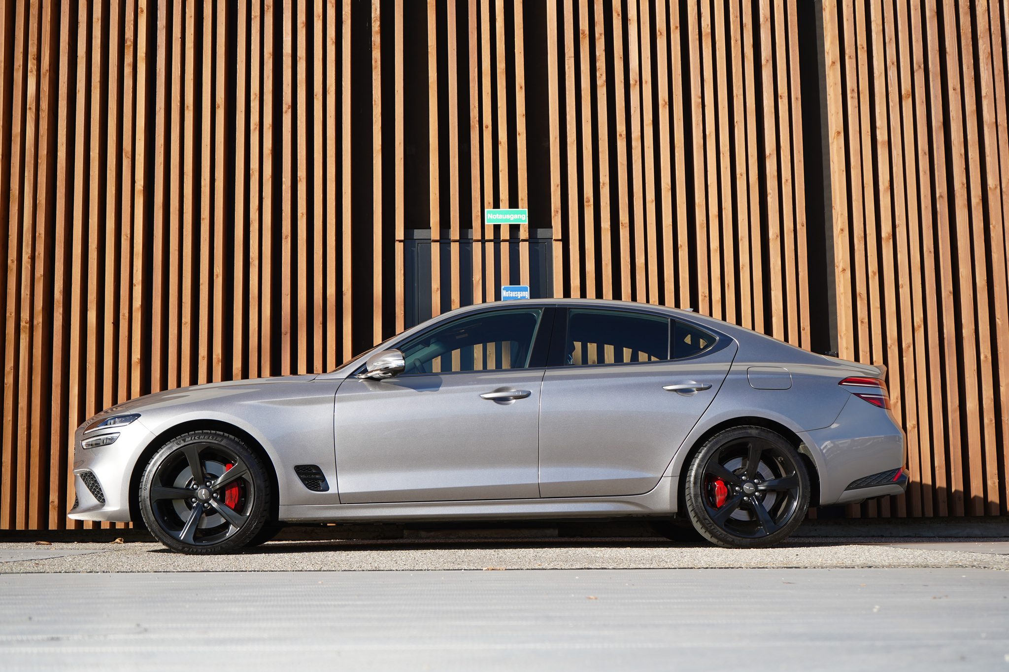 listing desktop thumbnail image 1