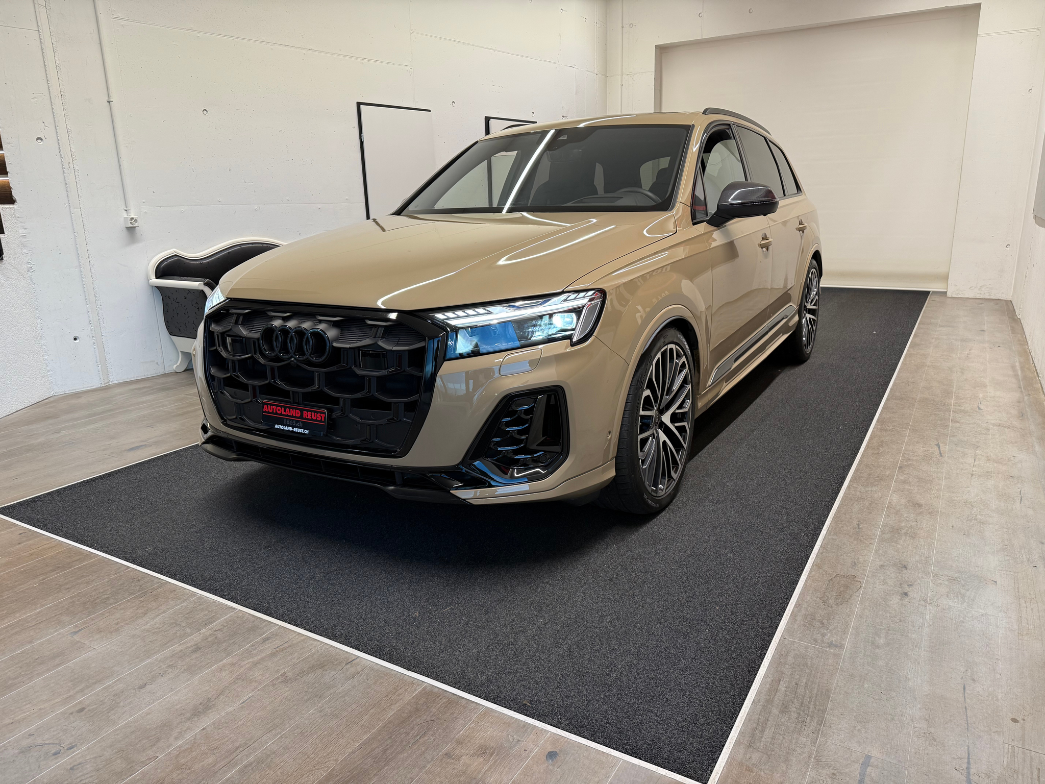 listing desktop thumbnail image 3