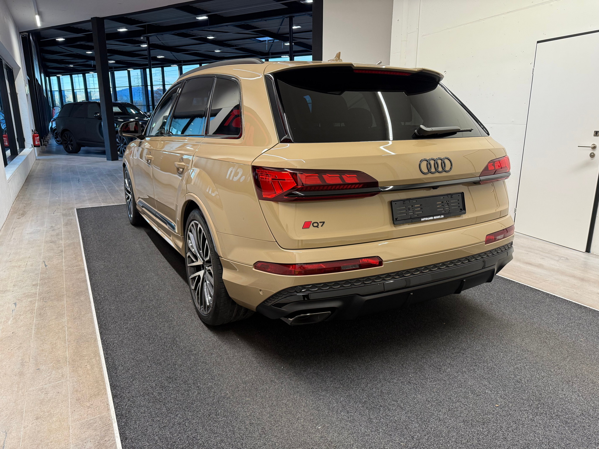 listing desktop thumbnail image 8