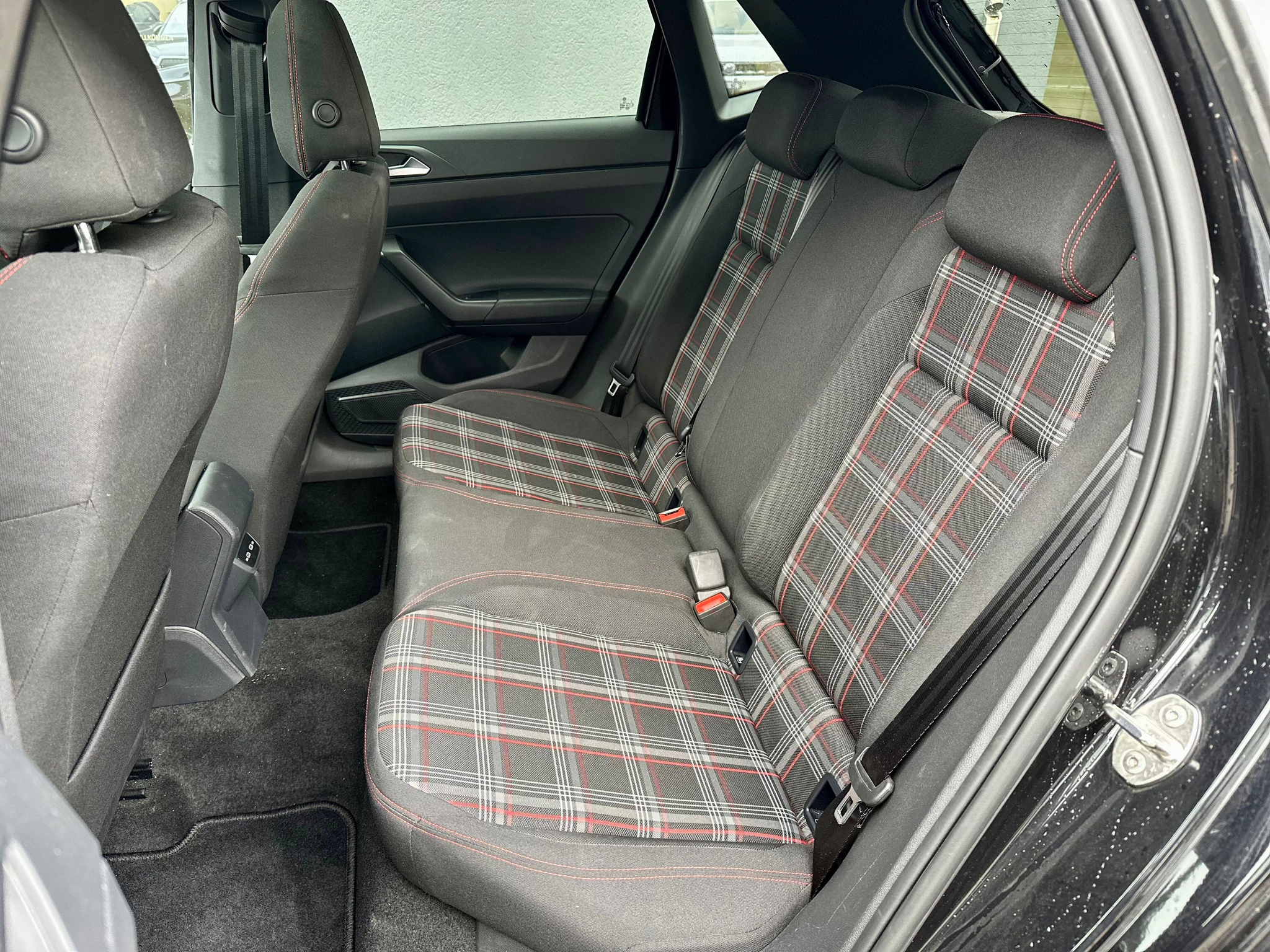 listing desktop thumbnail image 9