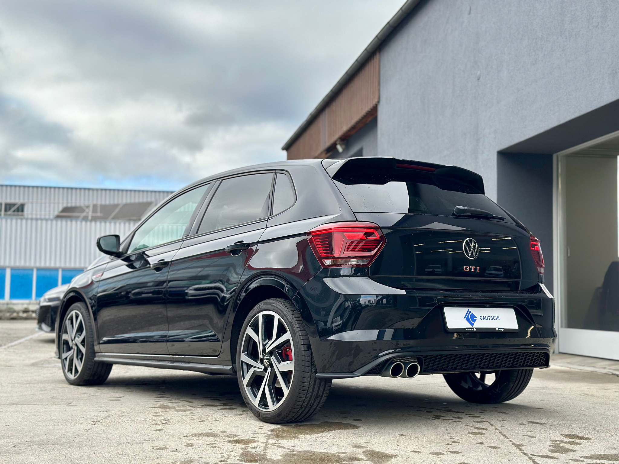 listing desktop thumbnail image 3