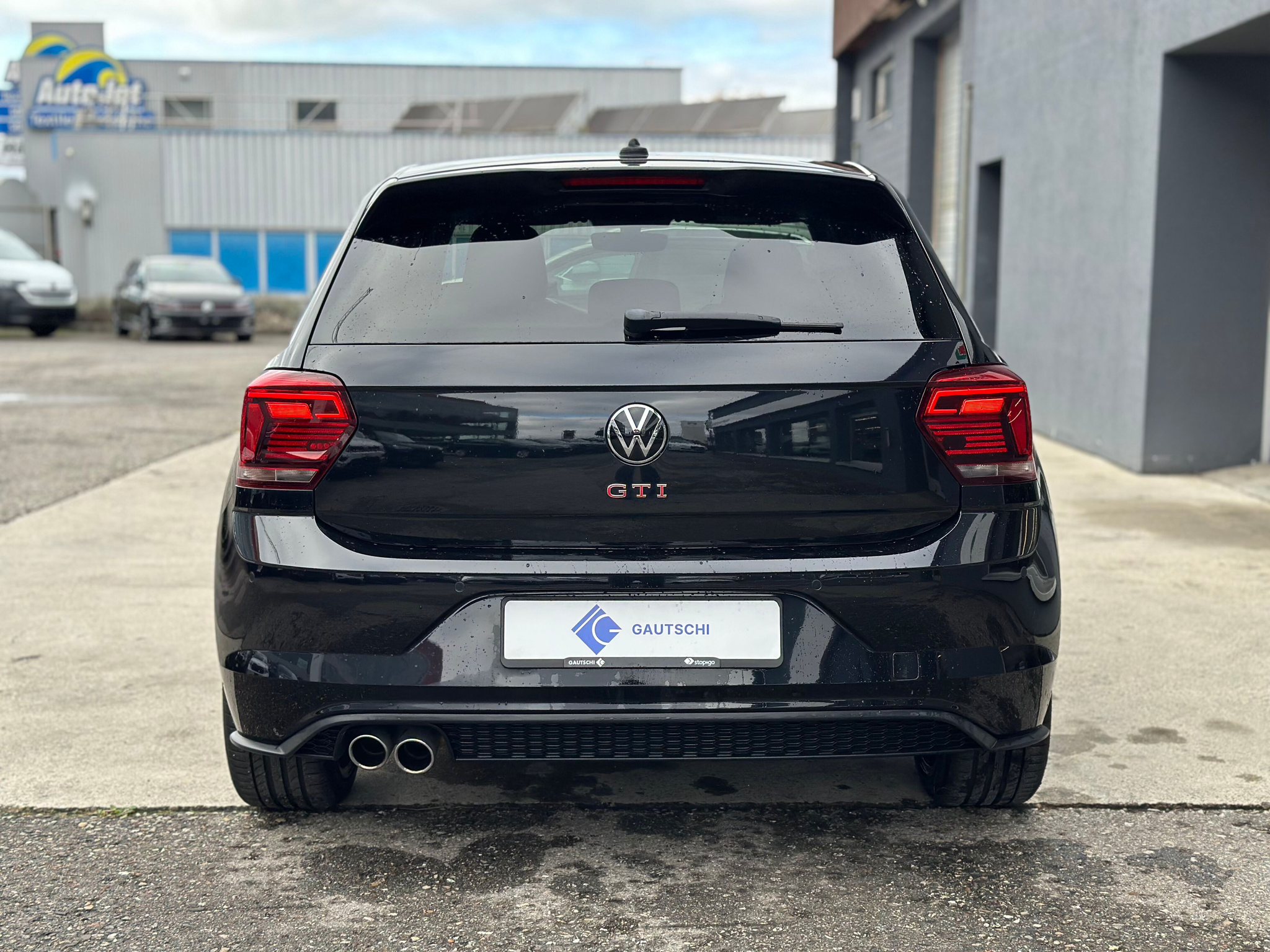 listing desktop thumbnail image 4