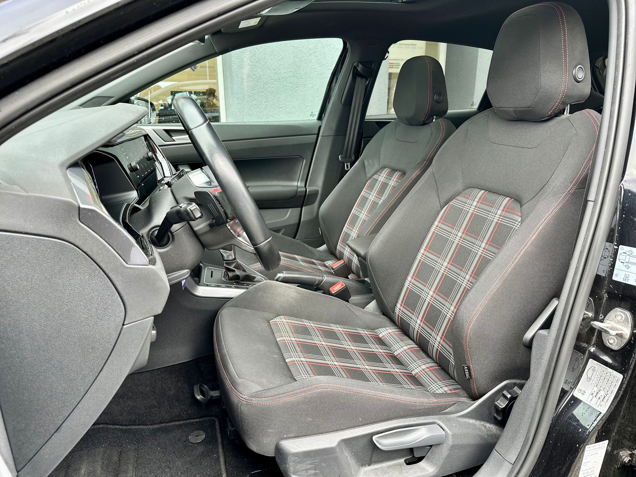 listing desktop thumbnail image 5