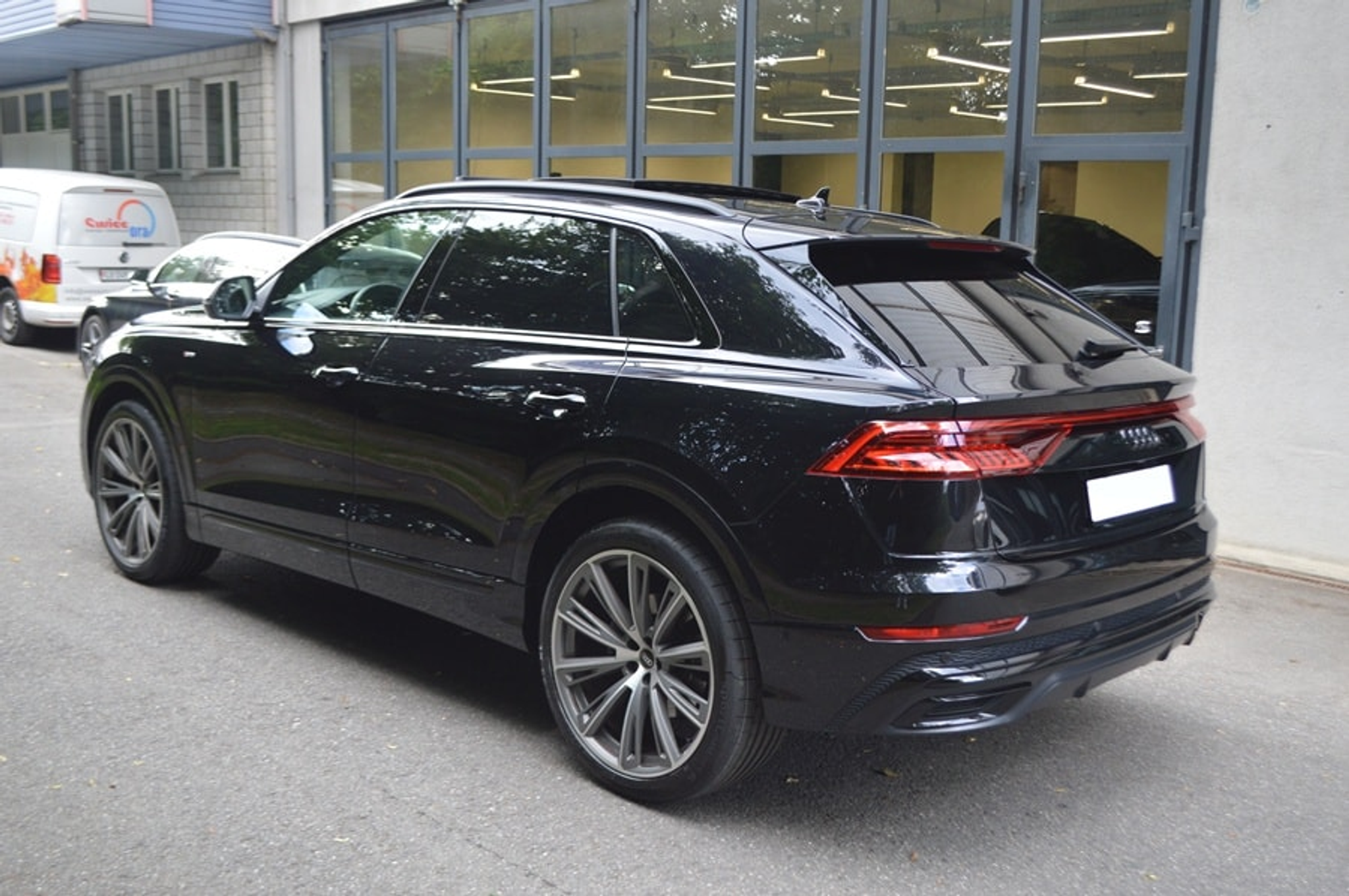 listing desktop thumbnail image 3