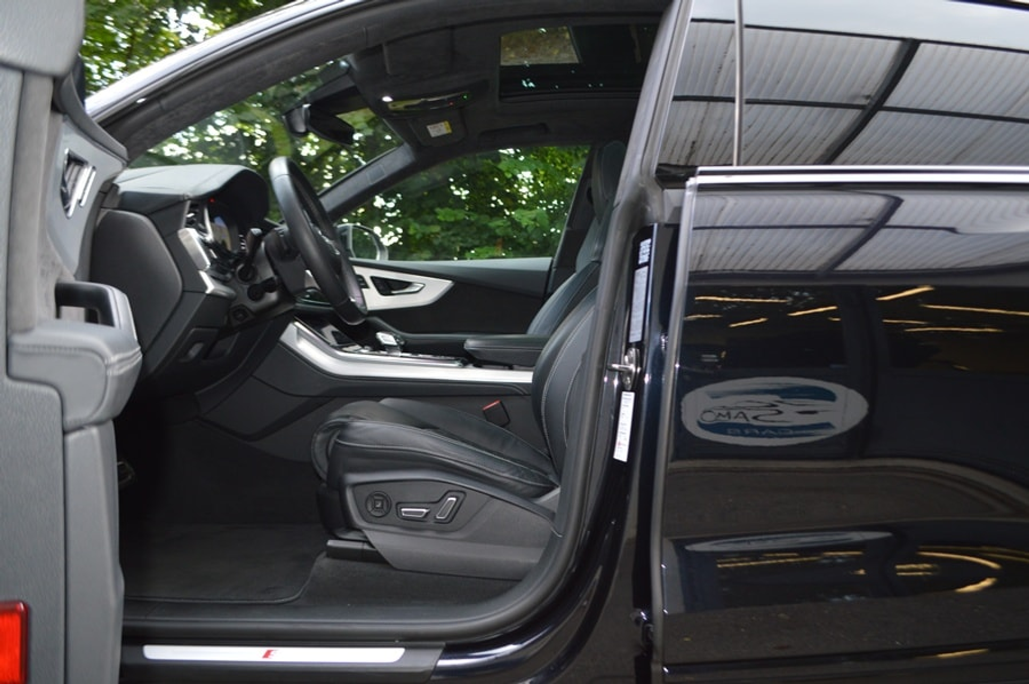 listing desktop thumbnail image 4