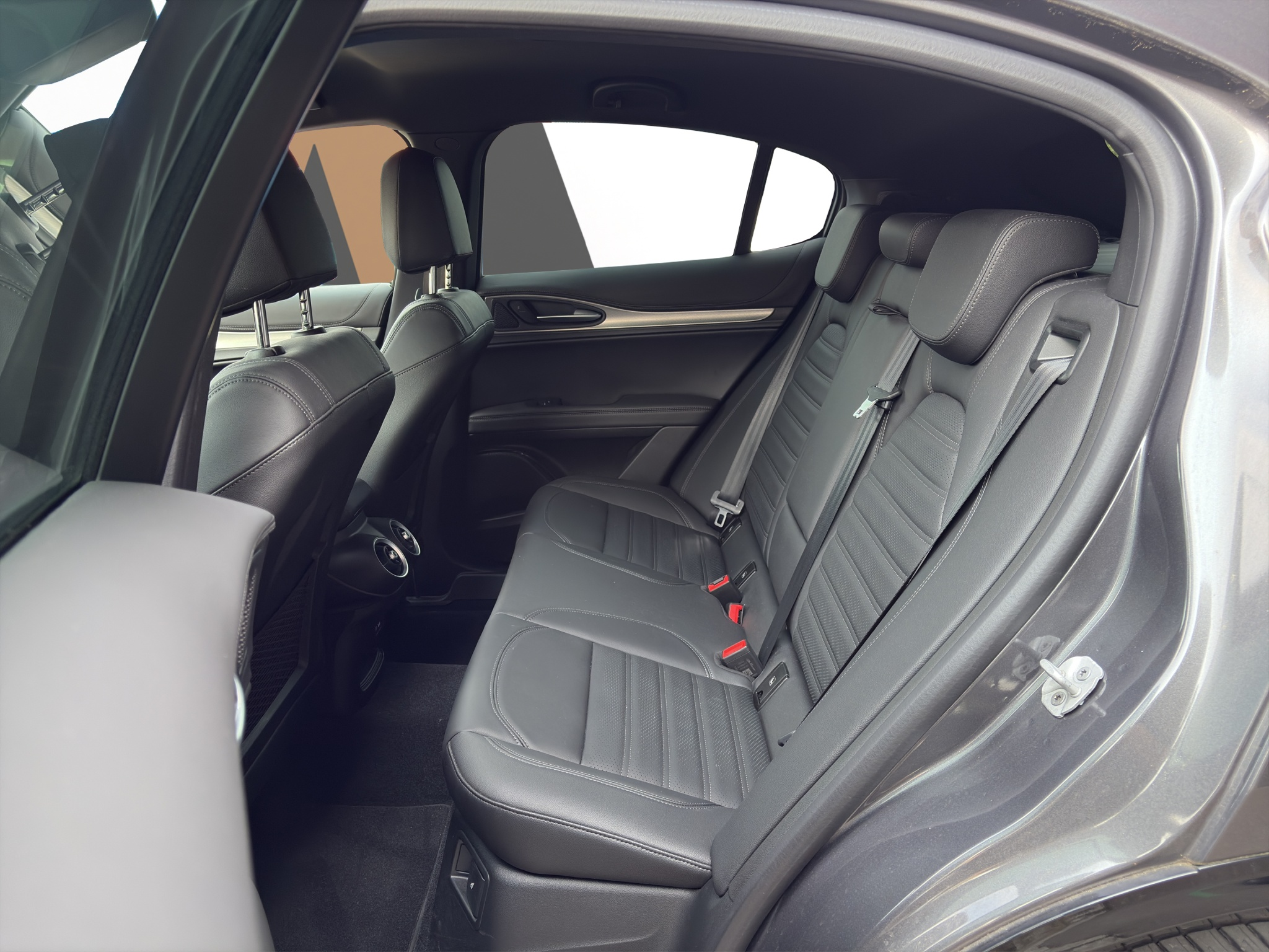 listing desktop thumbnail image 10