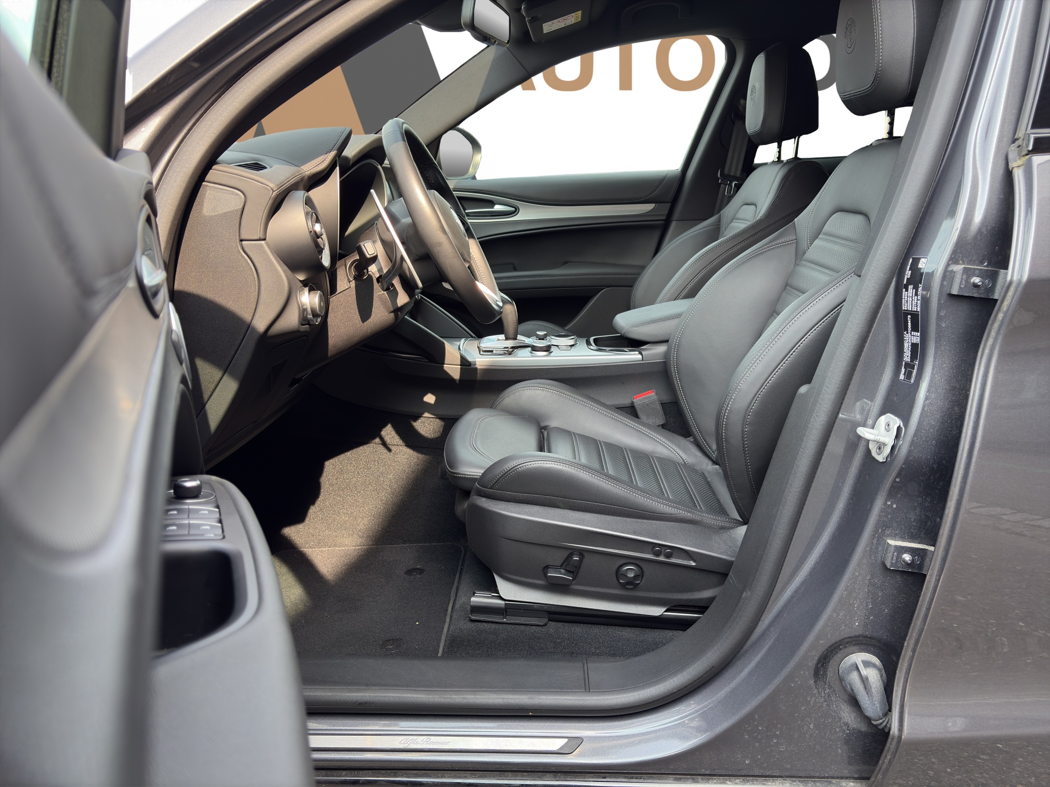 listing desktop thumbnail image 8