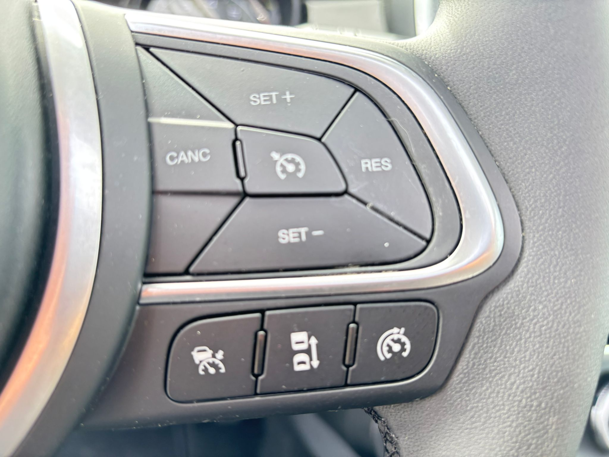 listing desktop thumbnail image 17