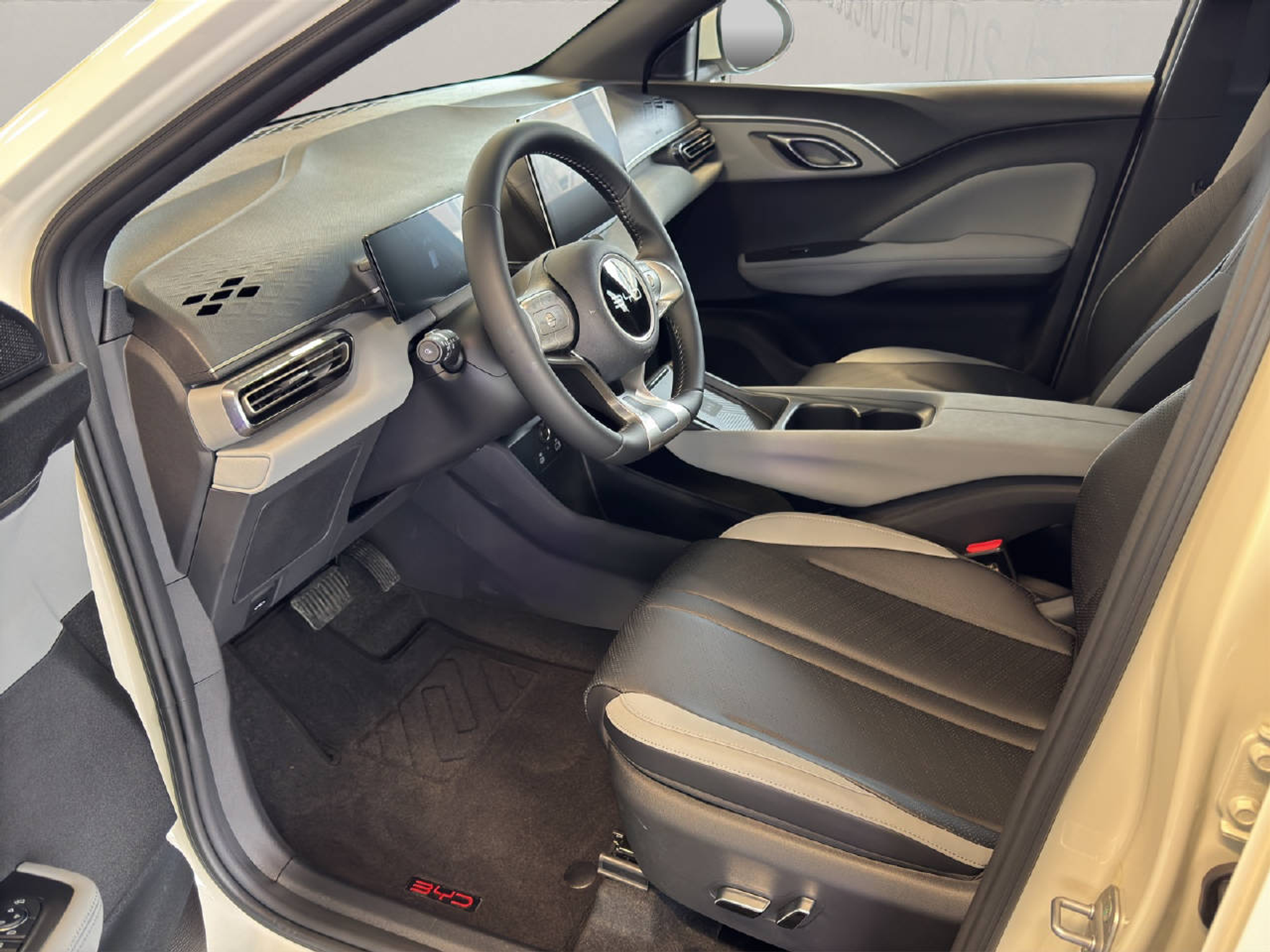 listing desktop thumbnail image 3