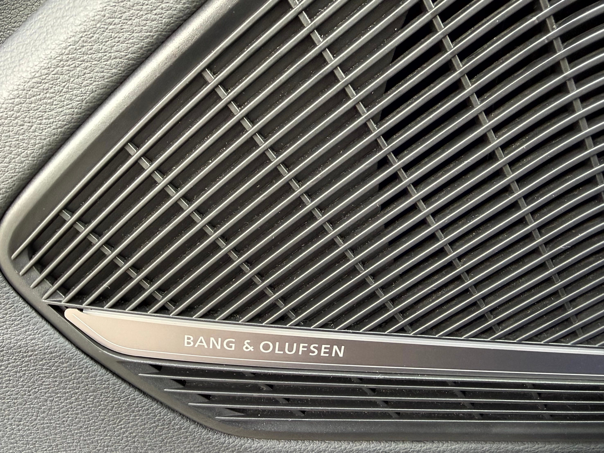 listing desktop thumbnail image 23