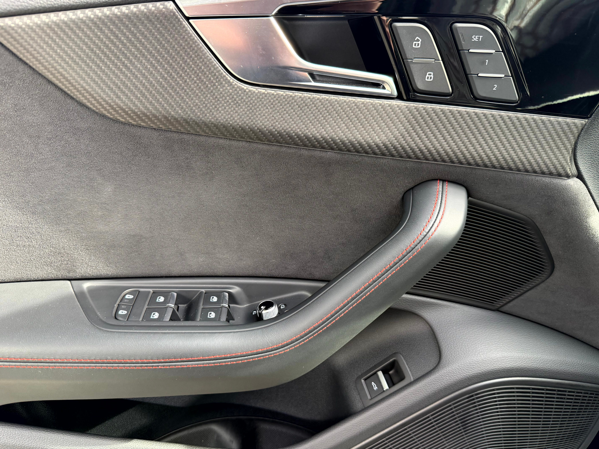 listing desktop thumbnail image 18