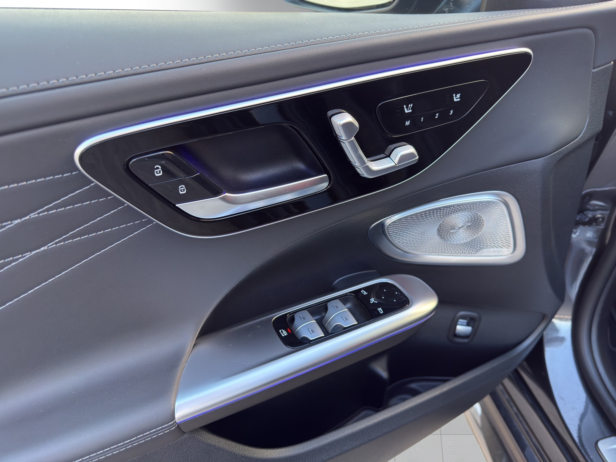 listing desktop thumbnail image 9