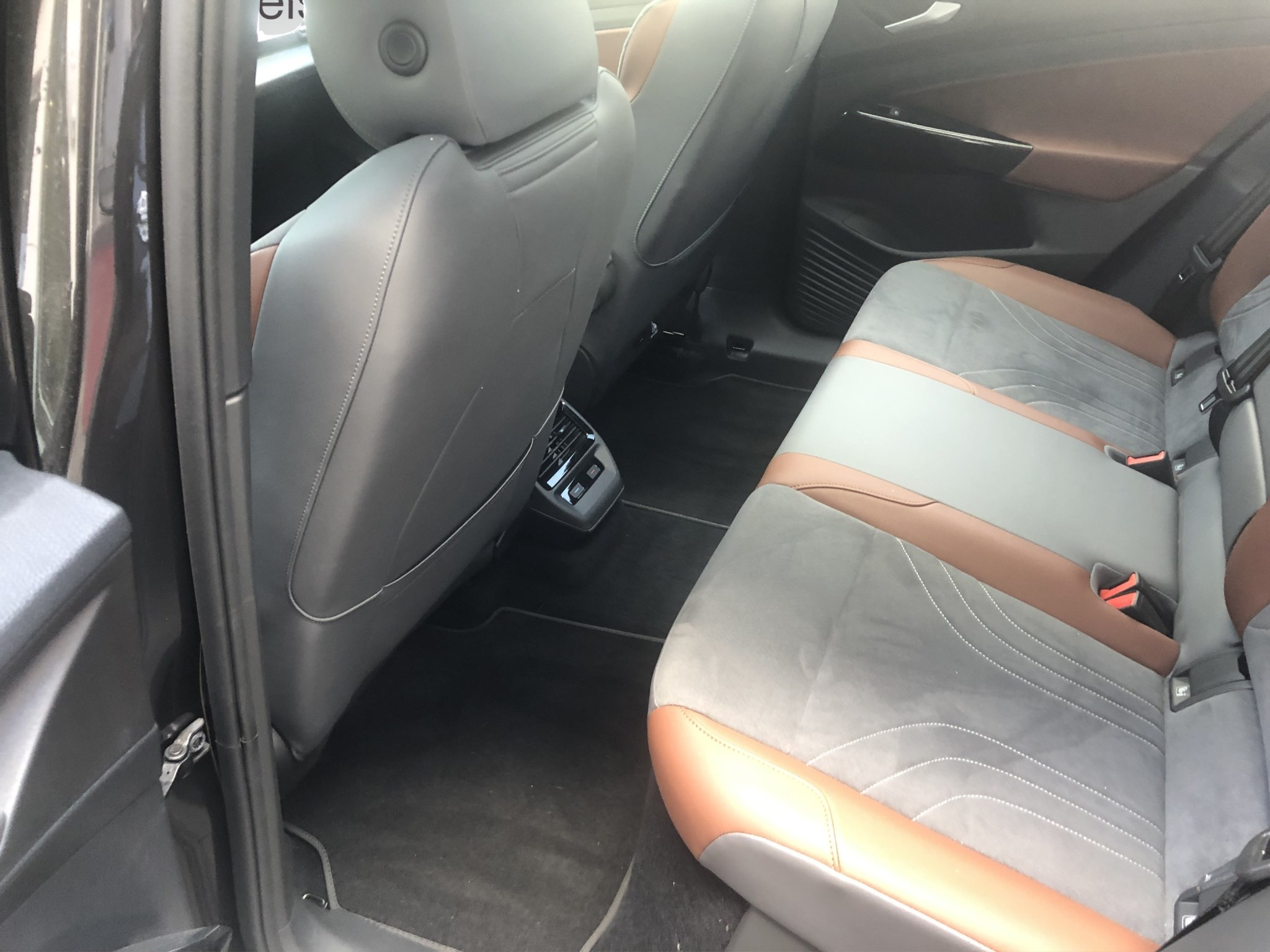 listing desktop thumbnail image 2