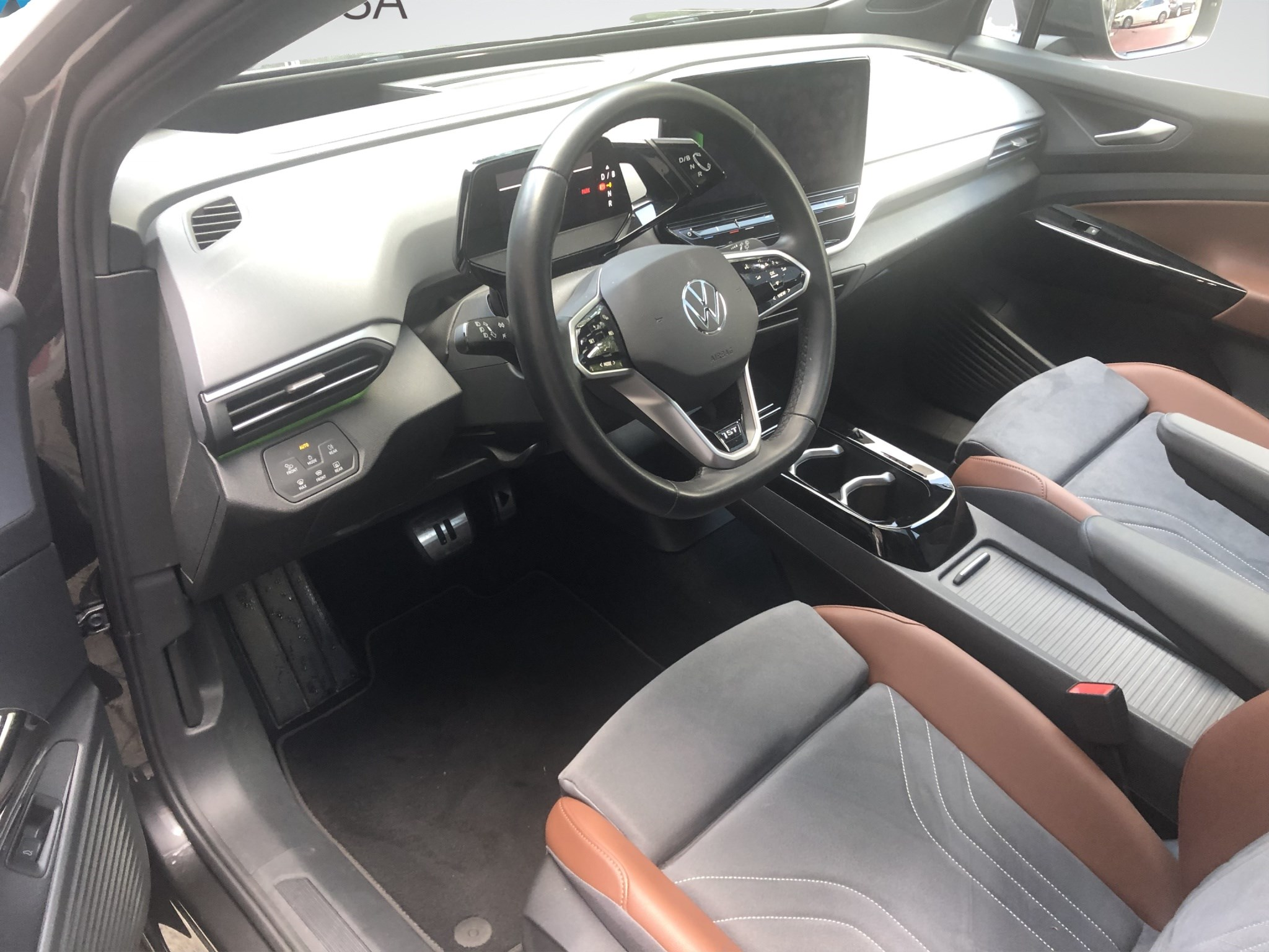 listing desktop thumbnail image 1