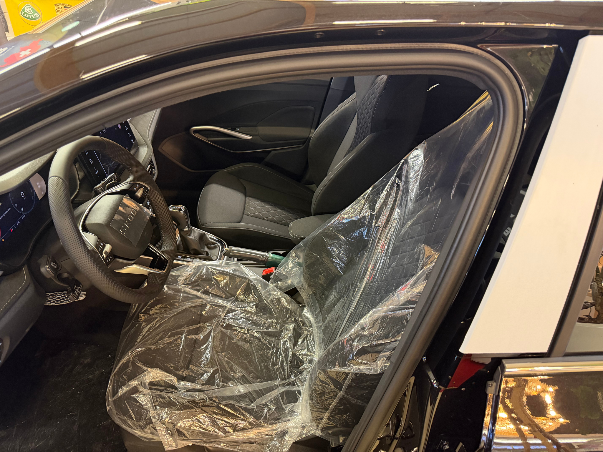 listing desktop thumbnail image 4