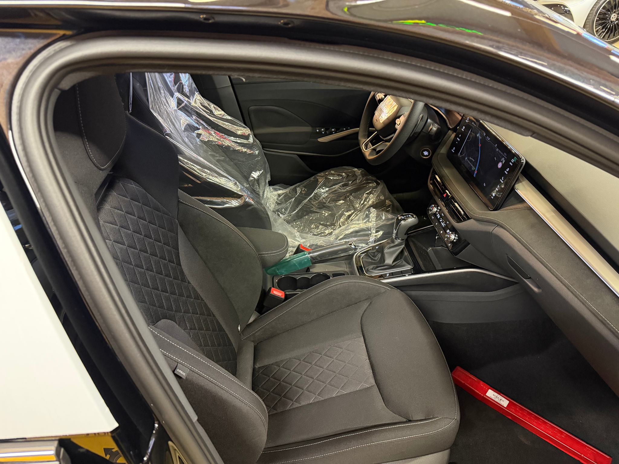 listing desktop thumbnail image 5