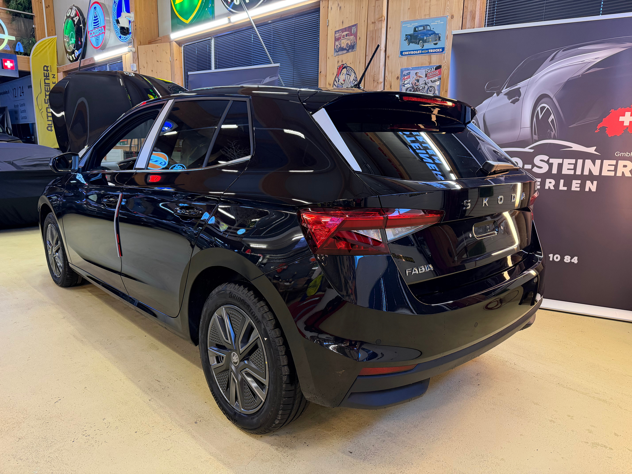 listing desktop thumbnail image 23