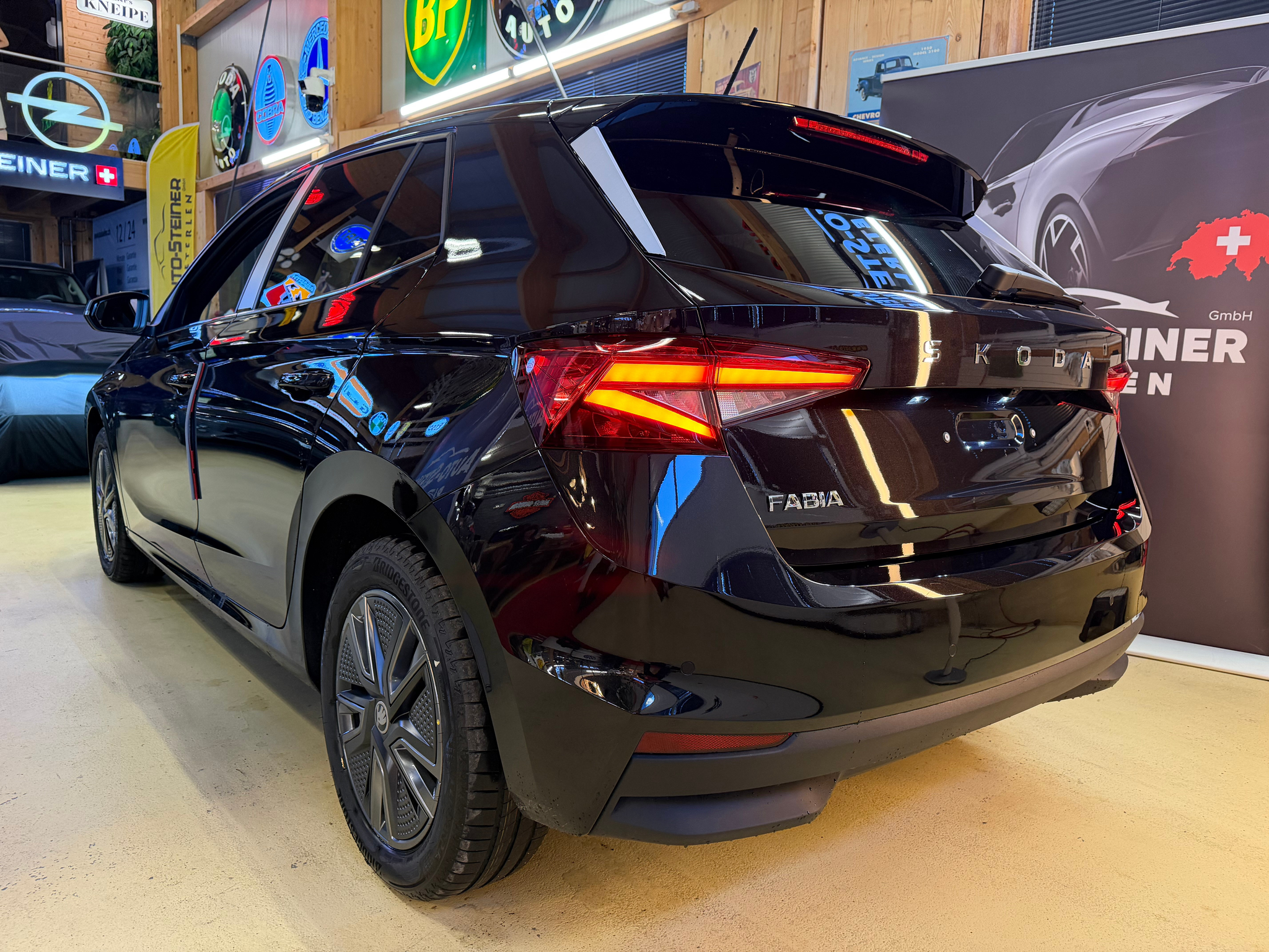 listing desktop thumbnail image 25