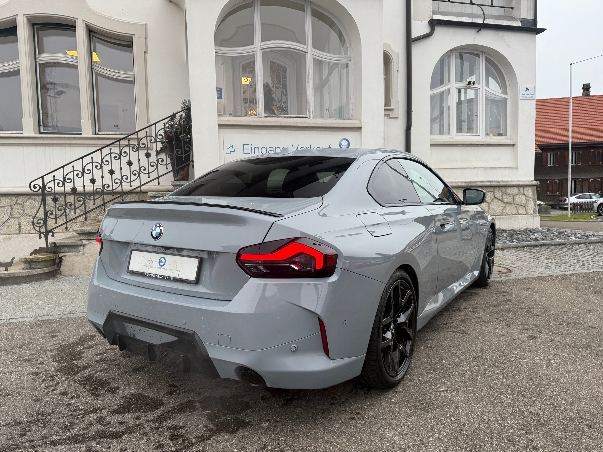 listing desktop thumbnail image 4