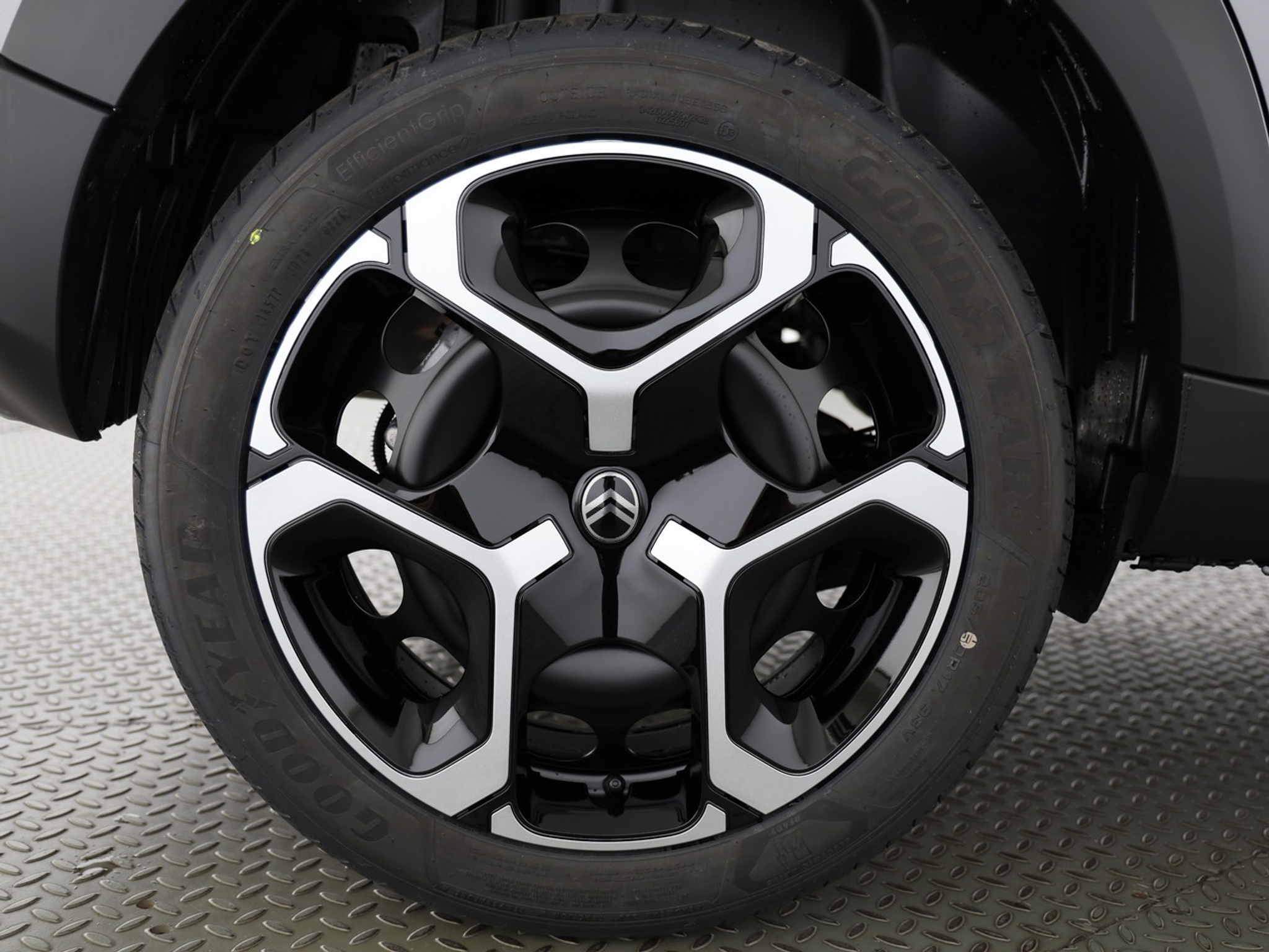 listing desktop thumbnail image 3