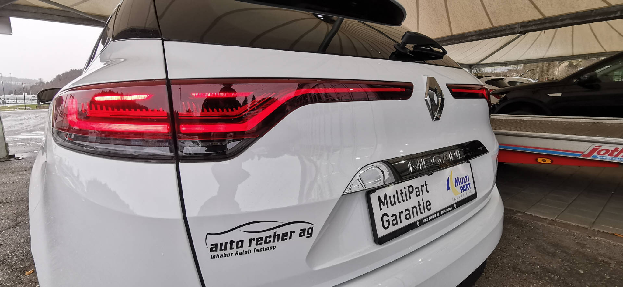 listing desktop thumbnail image 3