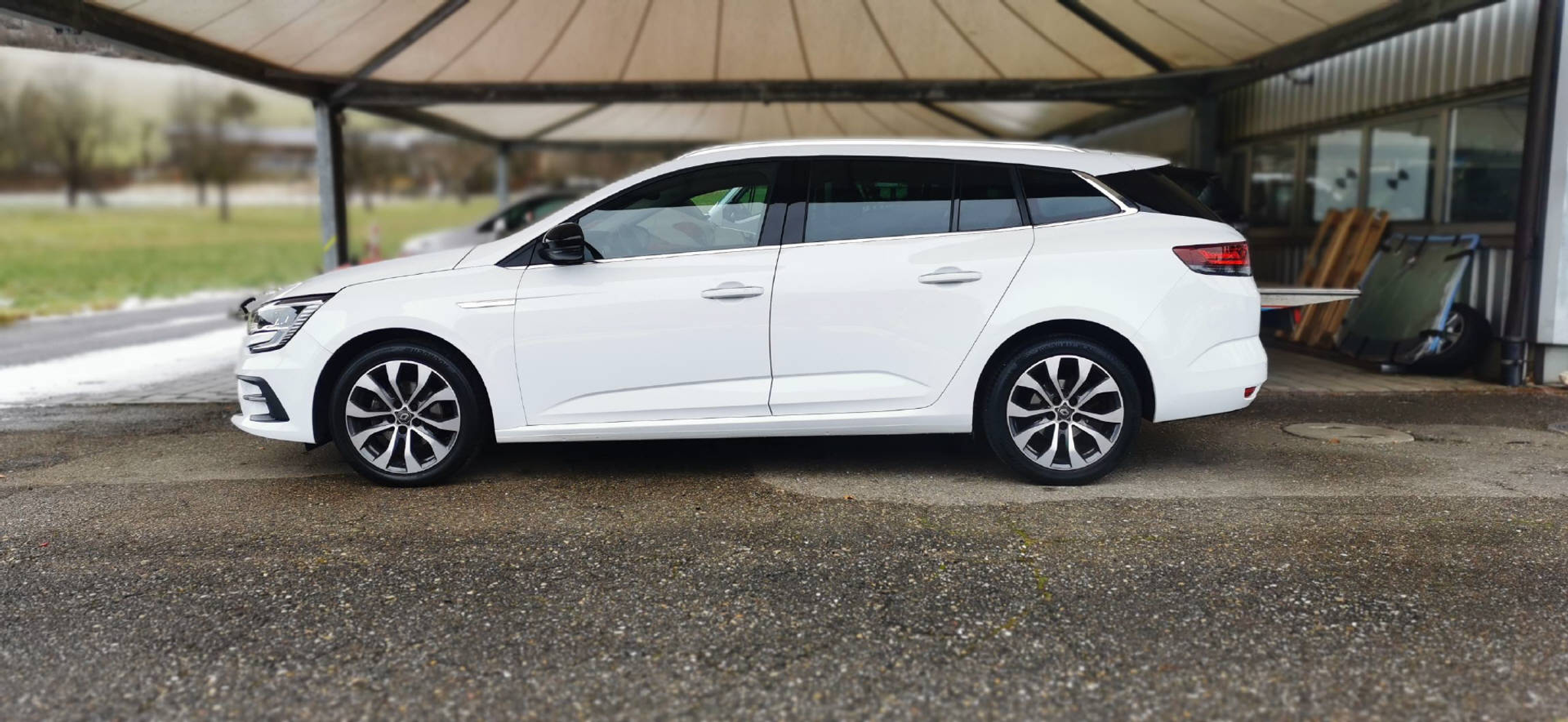 listing desktop thumbnail image 1