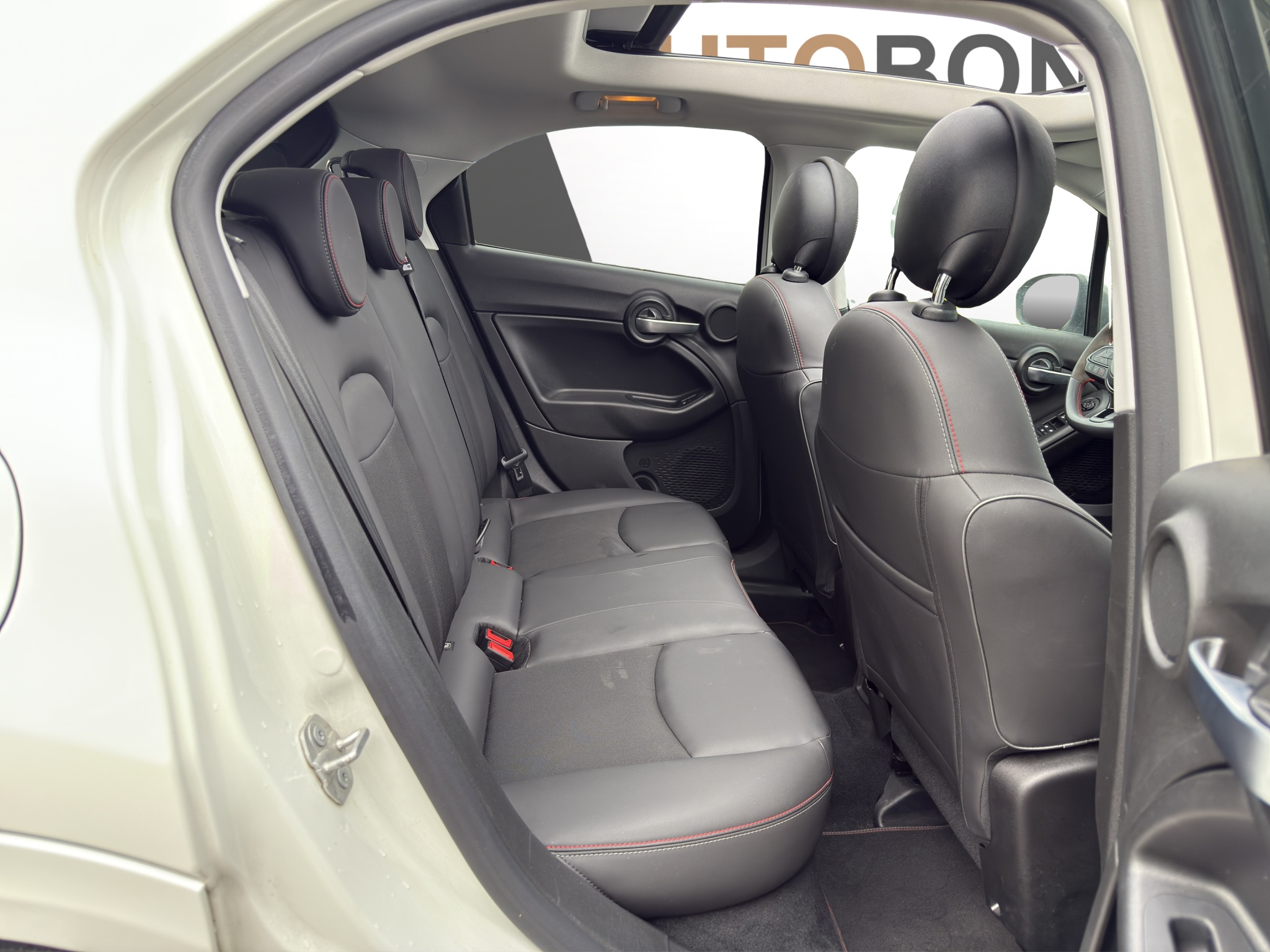 listing desktop thumbnail image 11