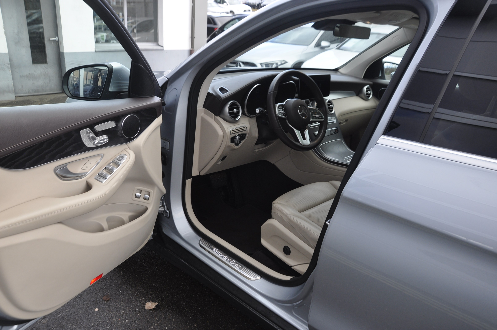 listing desktop thumbnail image 3