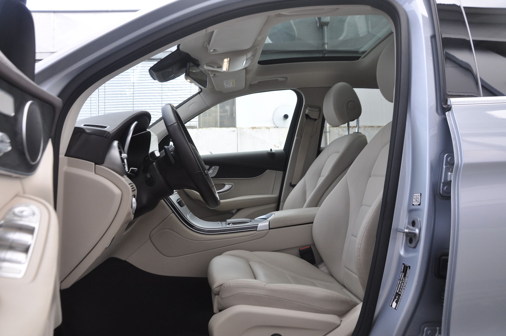 listing desktop thumbnail image 4