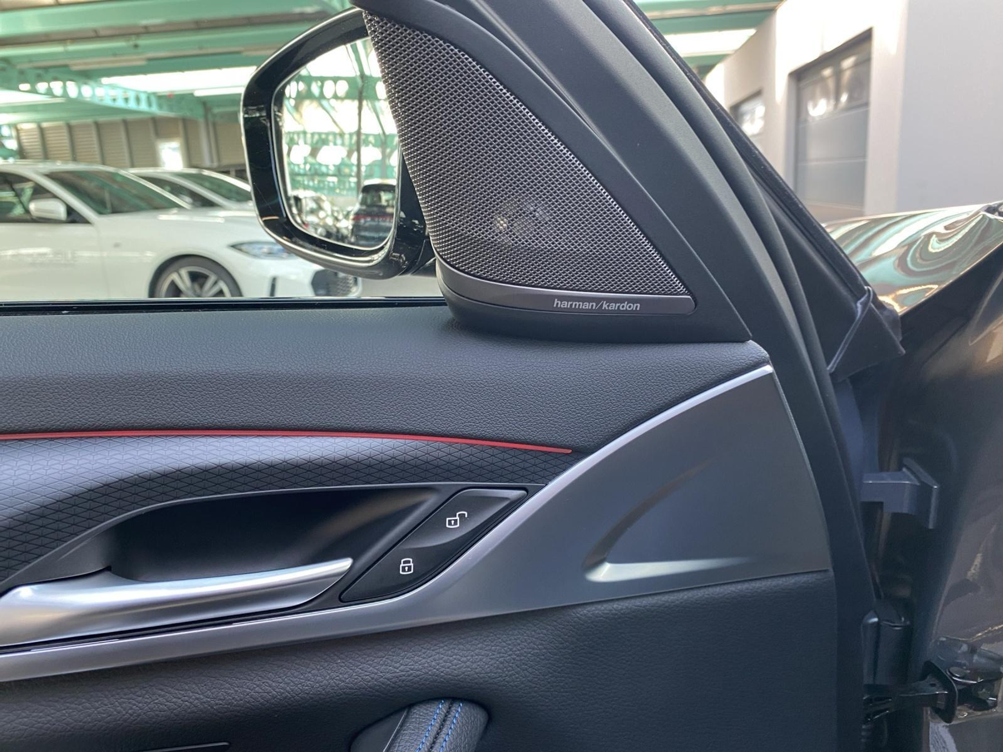 listing desktop thumbnail image 11